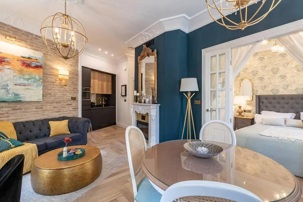 CH Elvira Luxury Apartment