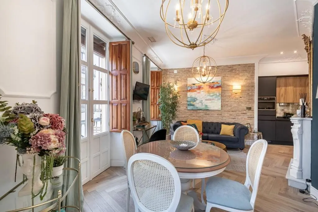 CH Elvira Luxury Apartment