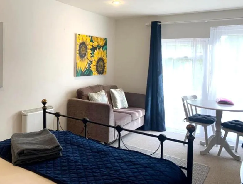 Bed in Yew Tree View