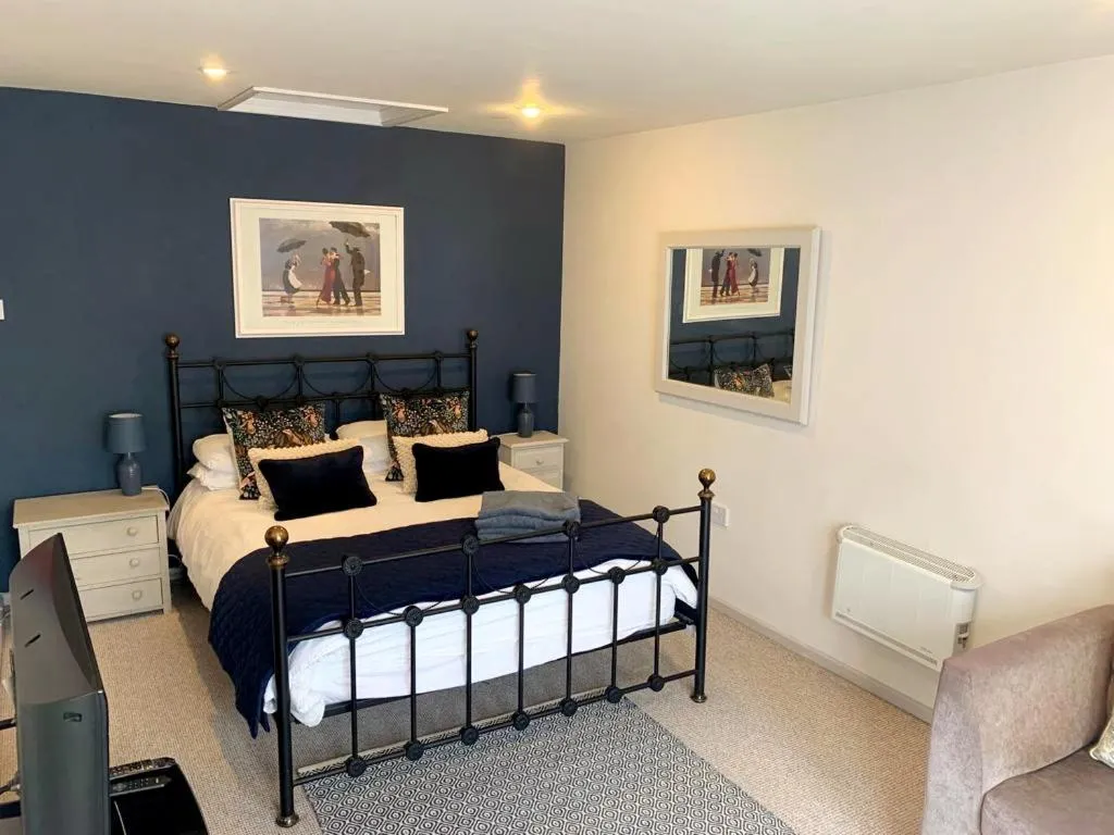 Bed in Yew Tree View