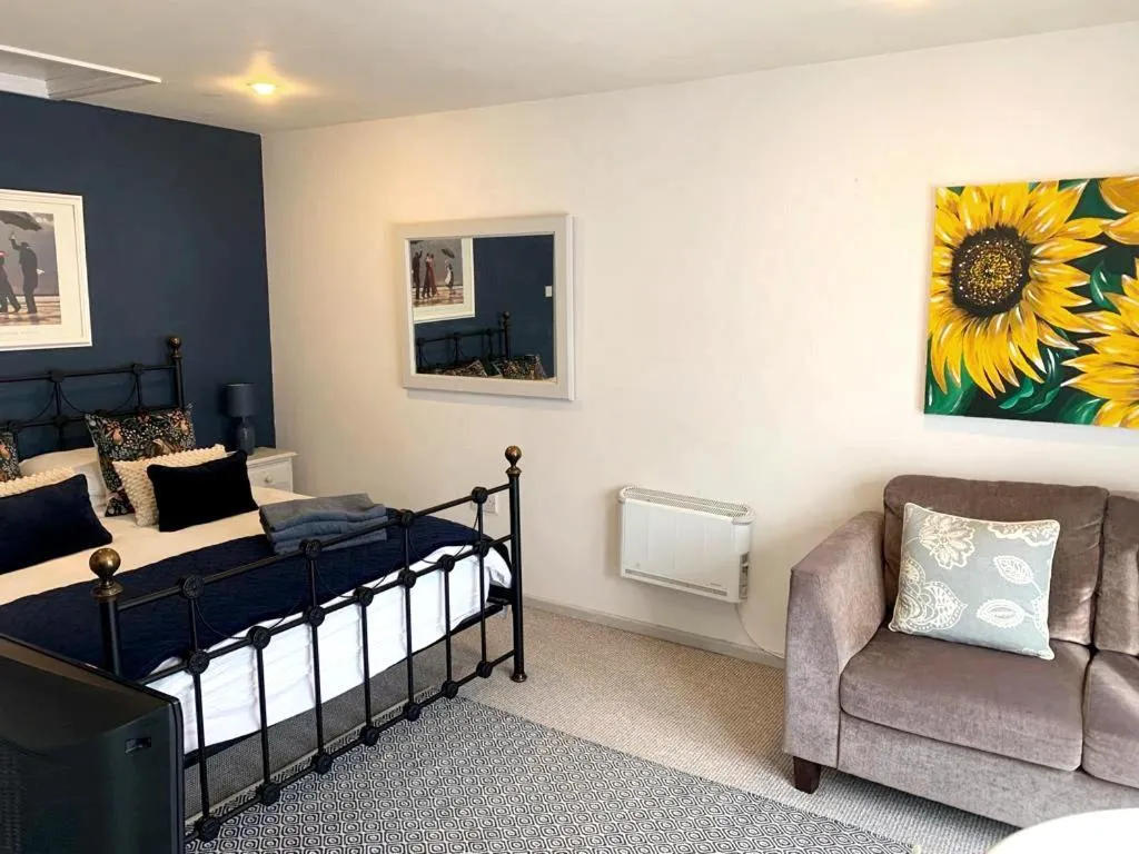 Bed in Yew Tree View
