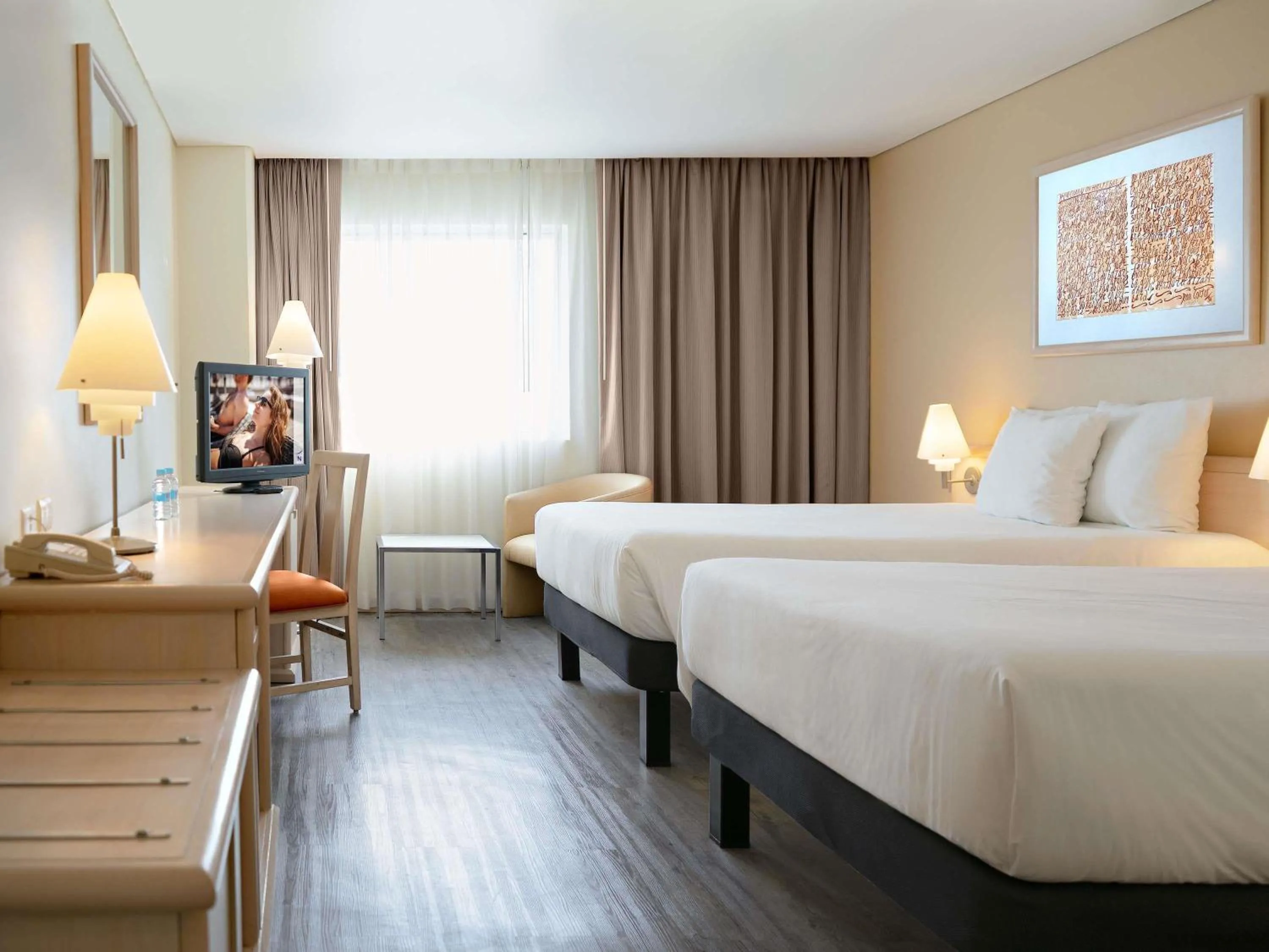 Bedroom, Bed in Novotel Monterrey Valle