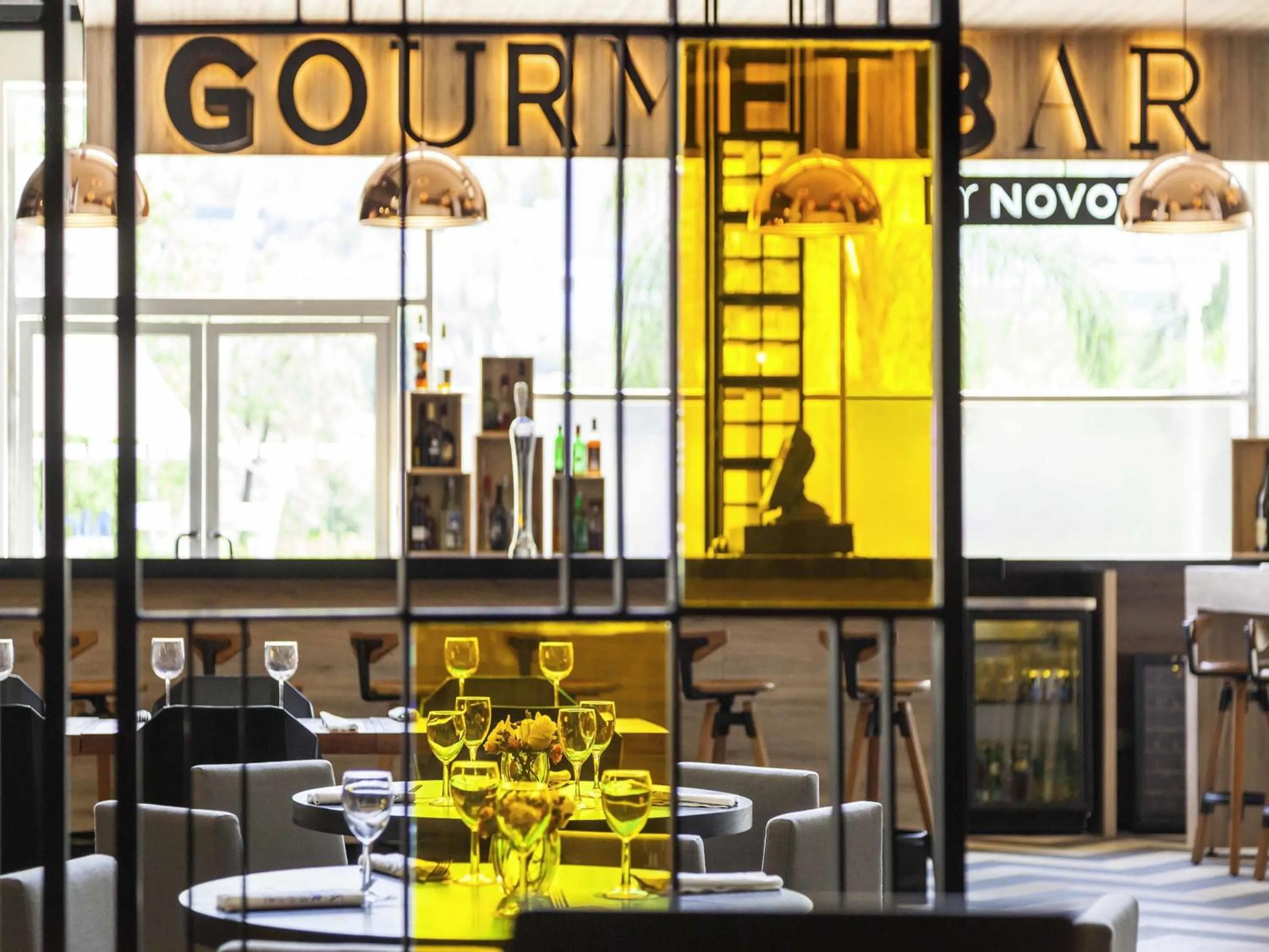 Lounge or bar in Novotel Monterrey Valle