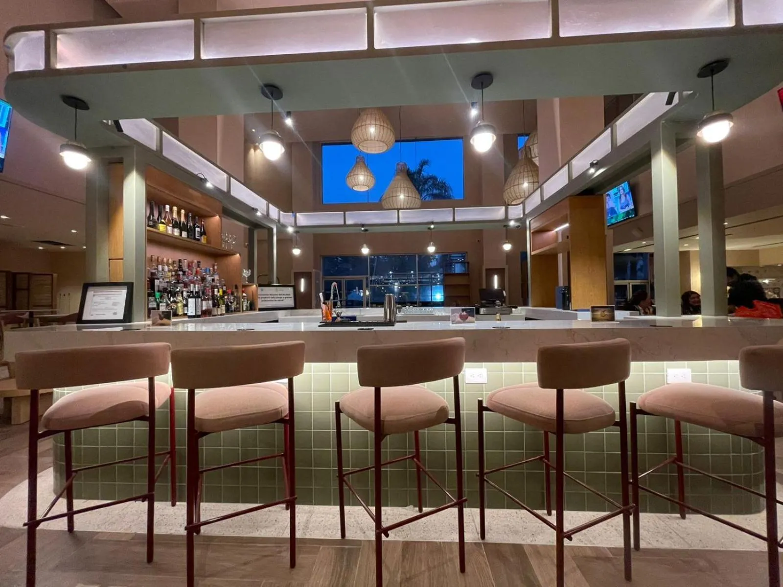 Restaurant/places to eat in Novotel Monterrey Valle