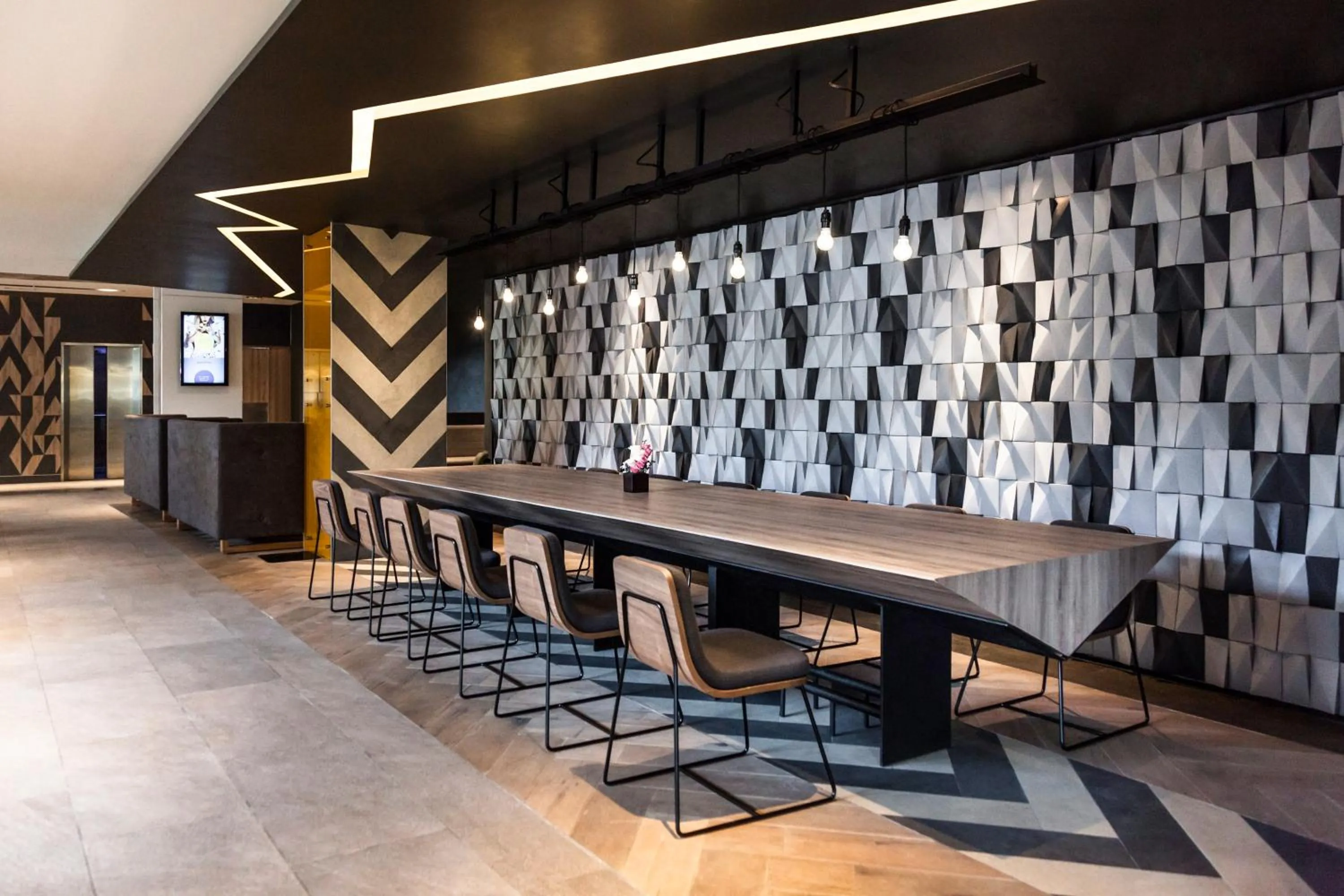 Lobby or reception in Novotel Monterrey Valle