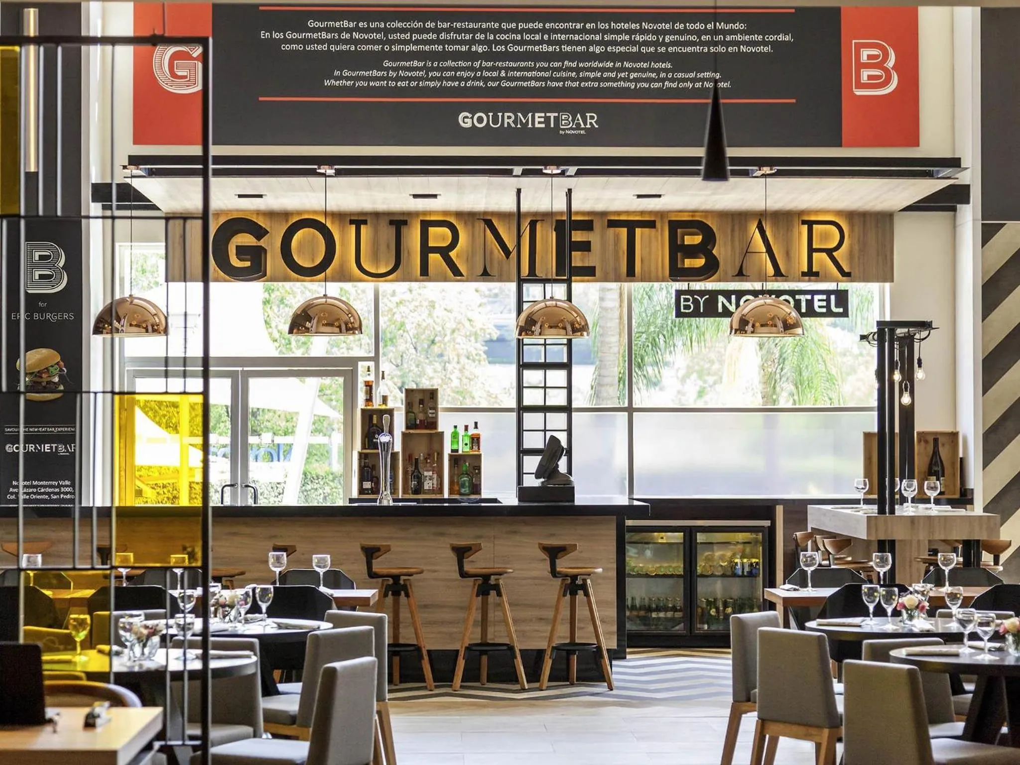 Lounge or bar in Novotel Monterrey Valle