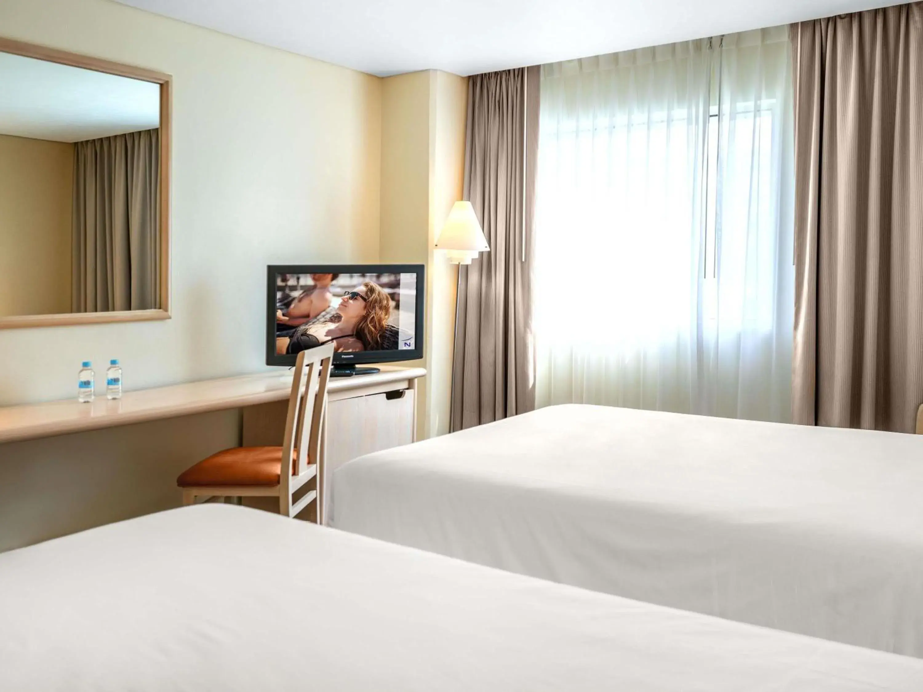 Bedroom, Bed in Novotel Monterrey Valle Bedroom, Bed in Novotel Monterrey Valle