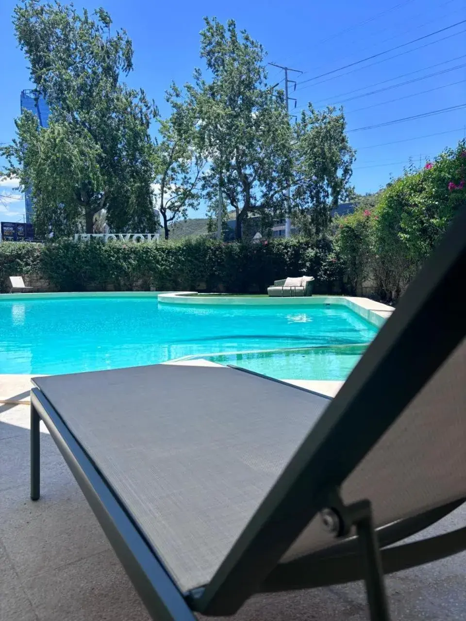 Swimming pool in Novotel Monterrey Valle Swimming pool in Novotel Monterrey Valle