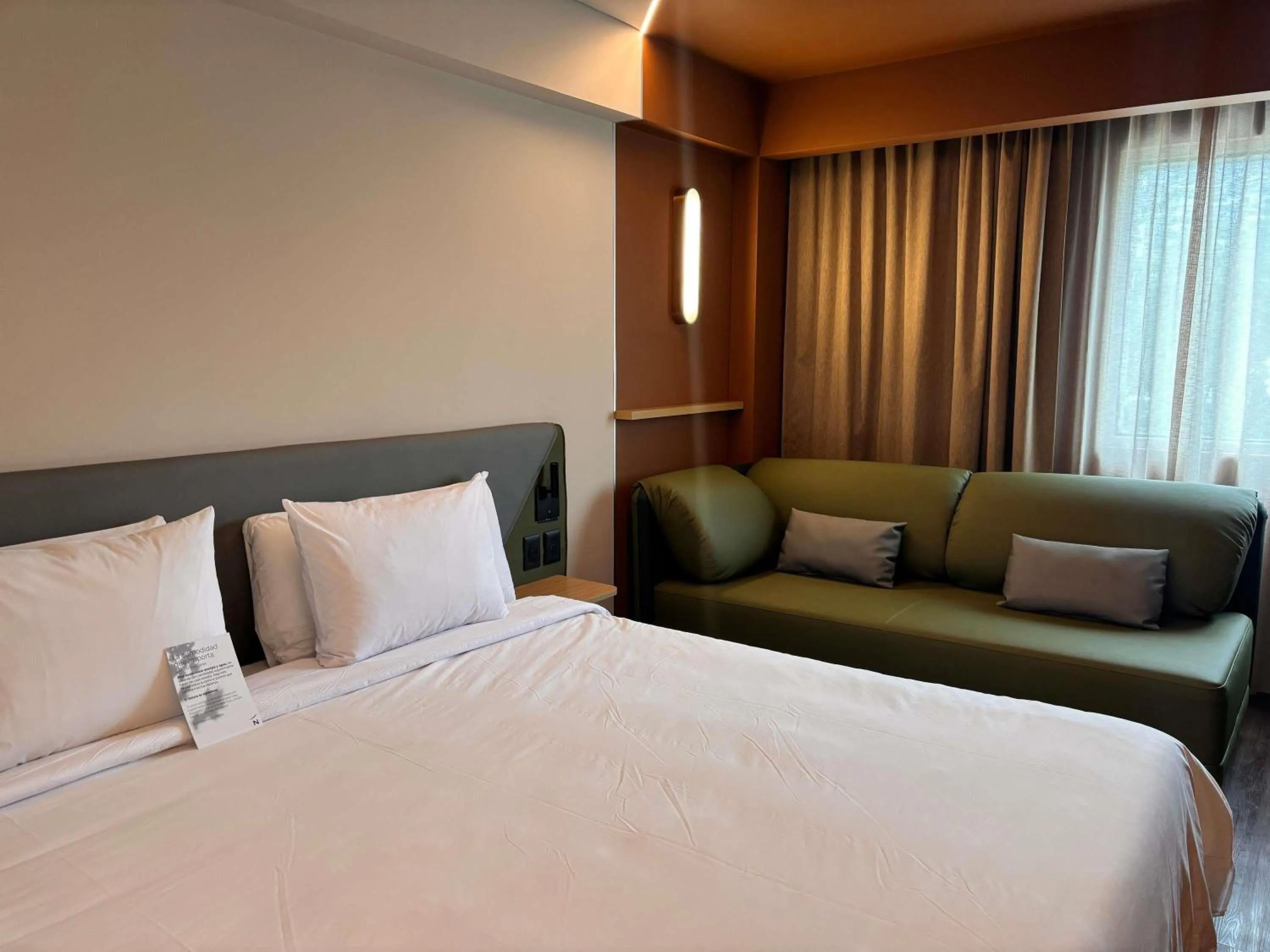 Property building, Bed in Novotel Monterrey Valle
