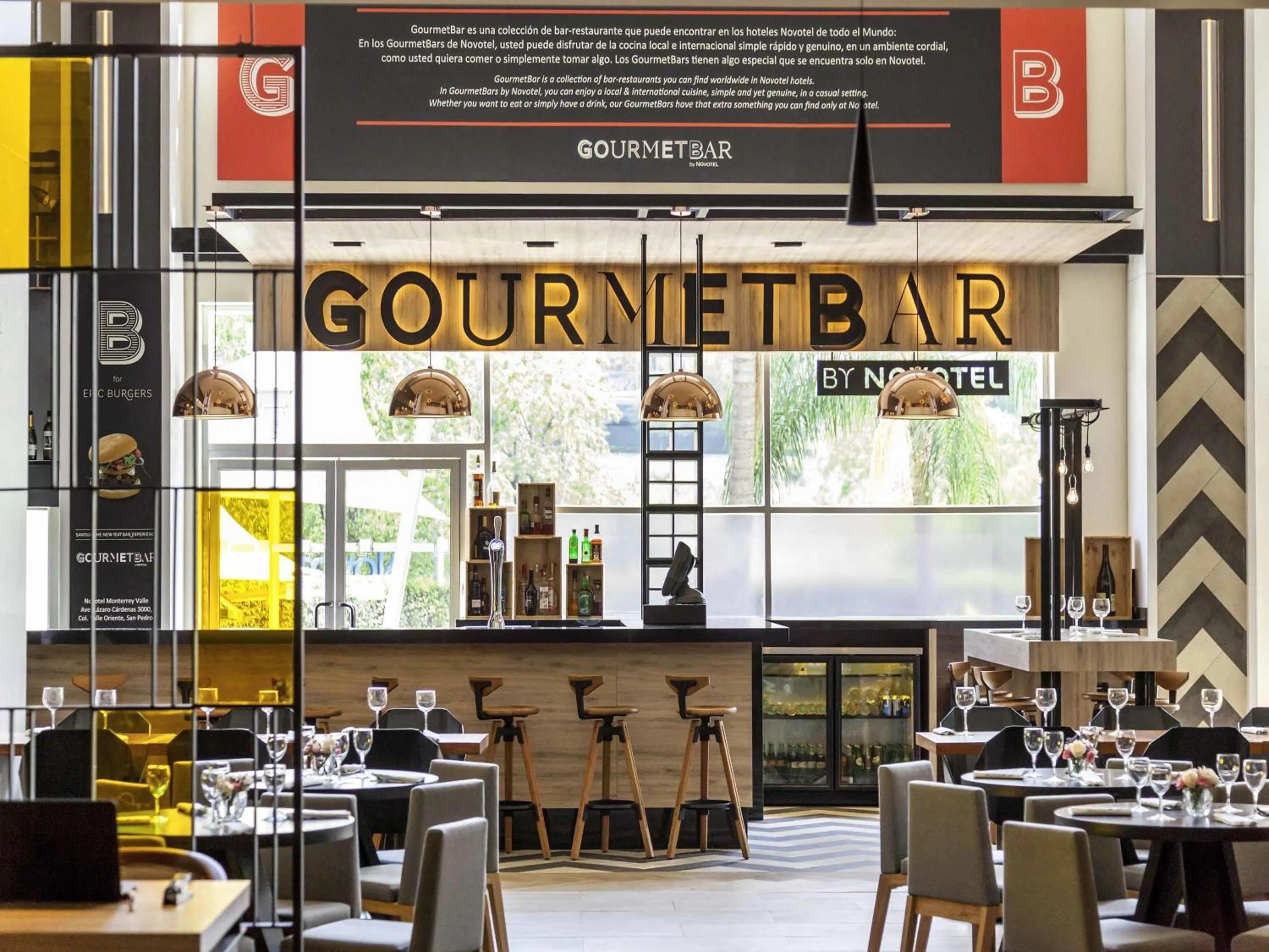 Lounge or bar in Novotel Monterrey Valle