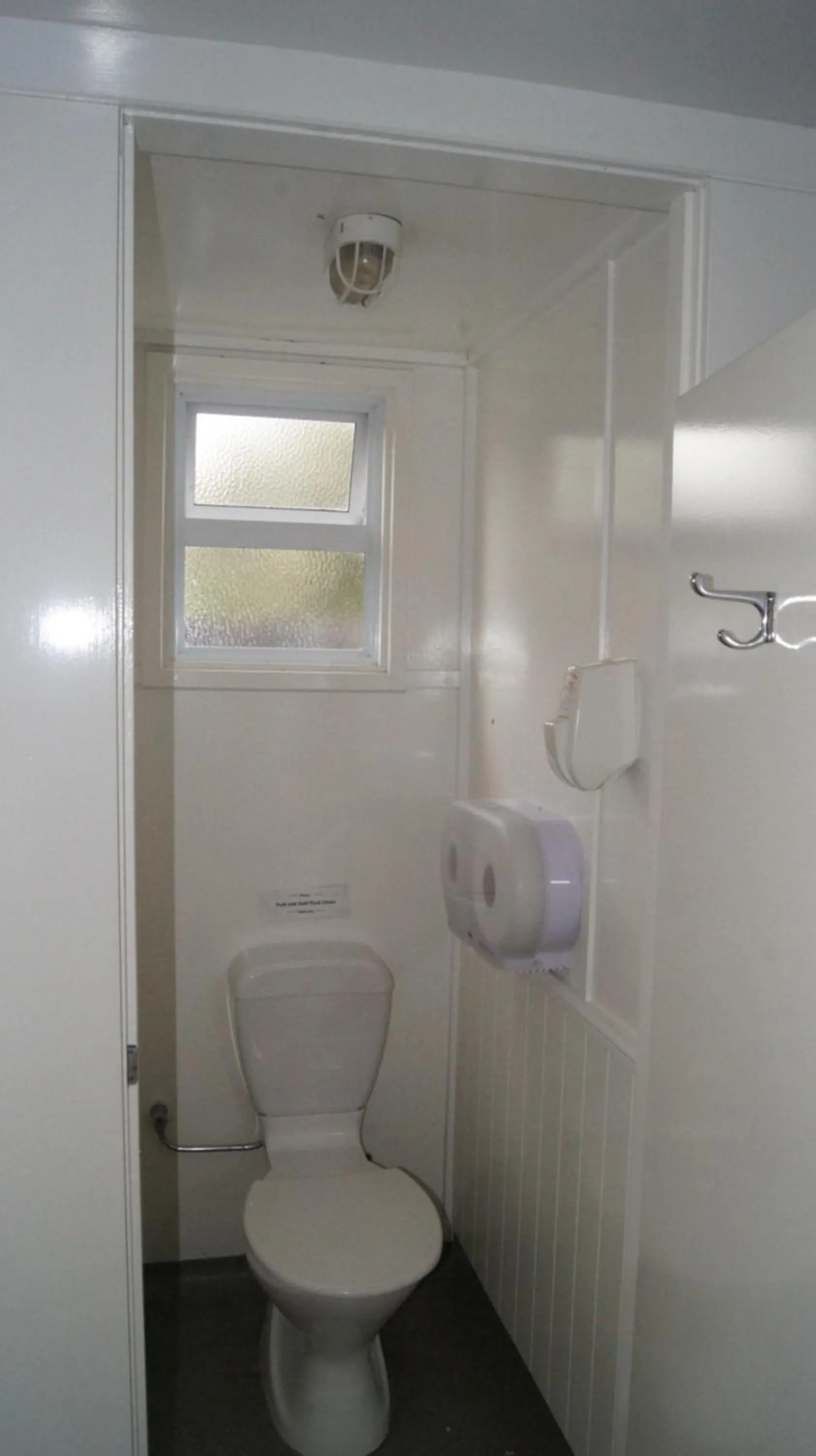 Toilet in Richmond Motel and Holiday Park