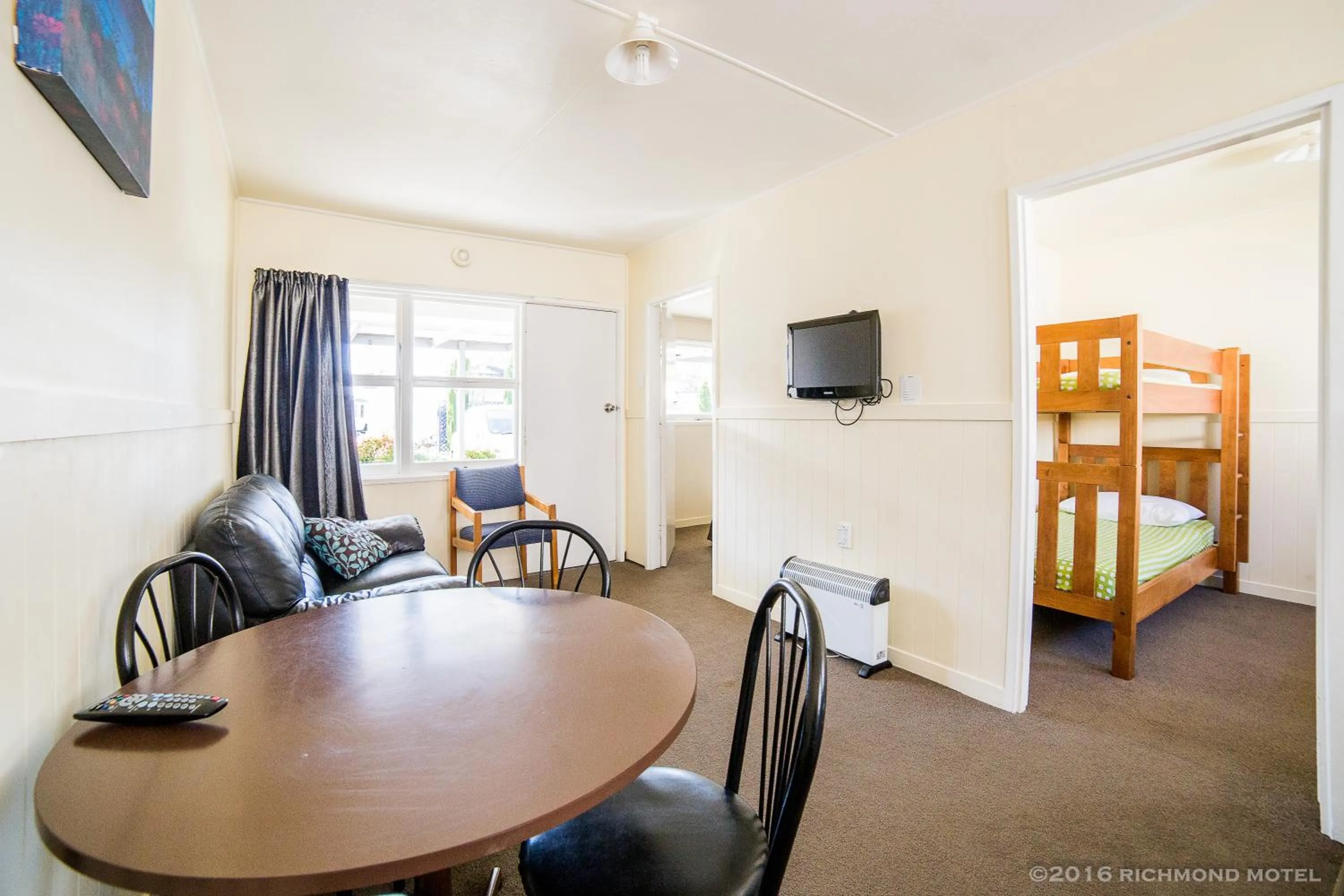 Bed in Richmond Motel and Holiday Park