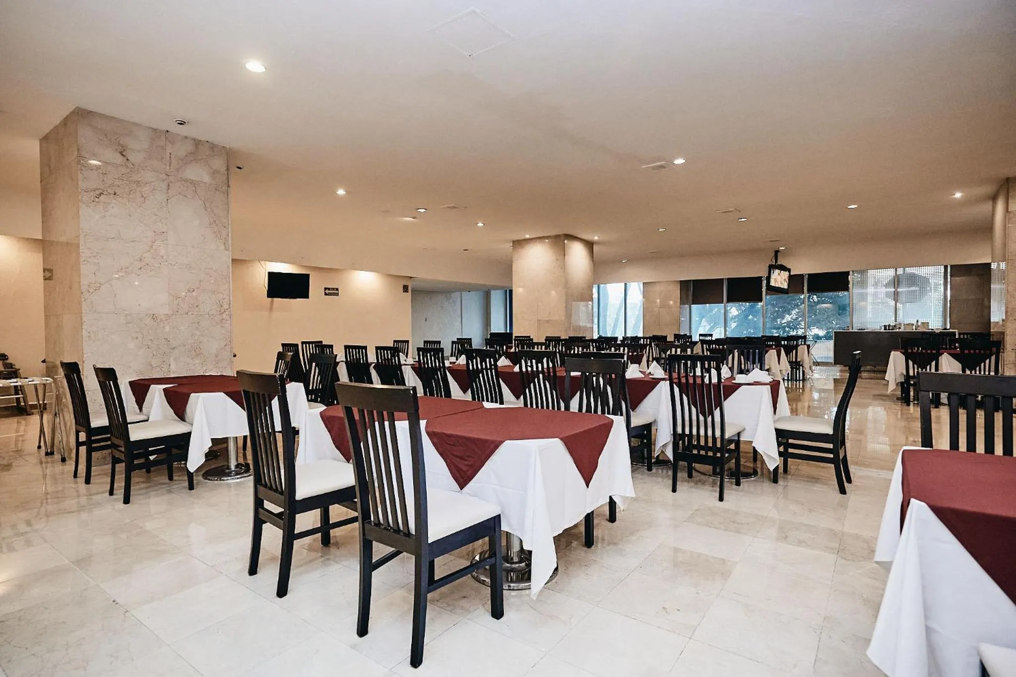 Restaurant/places to eat in Hotel del Prado