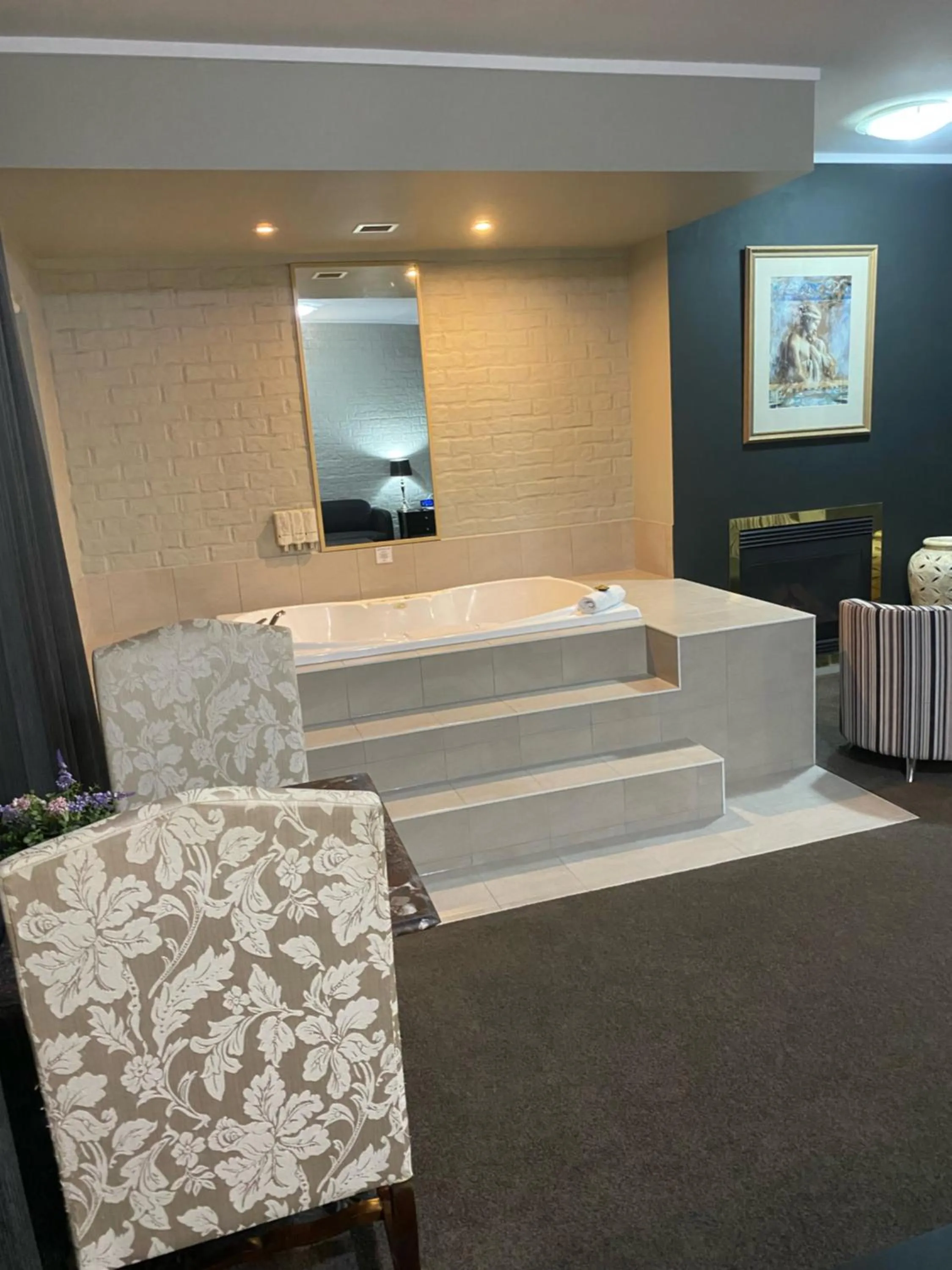 Bath in Madison Spa Motel - Adults Only