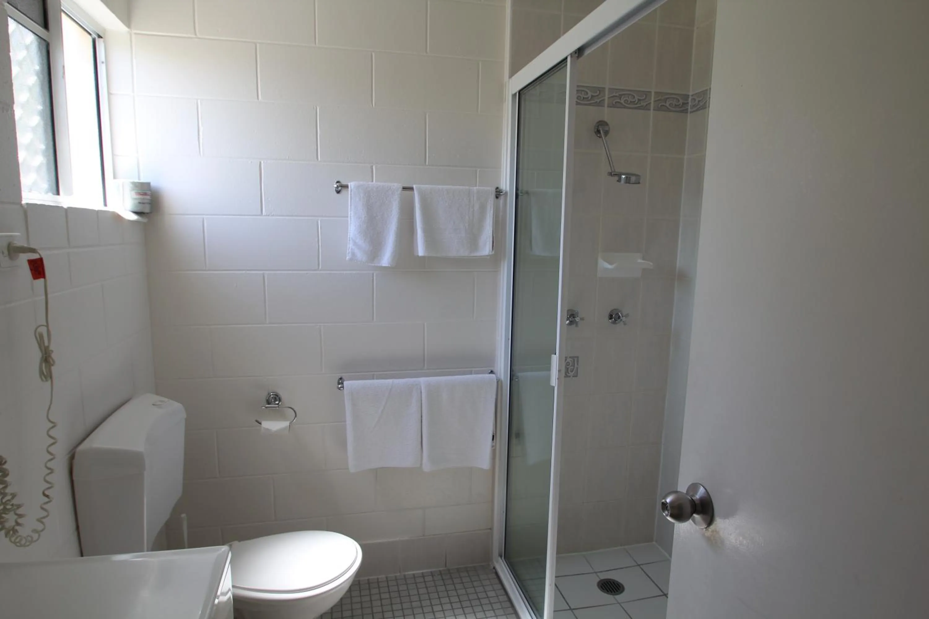 Bathroom in Colonial Rose Motel