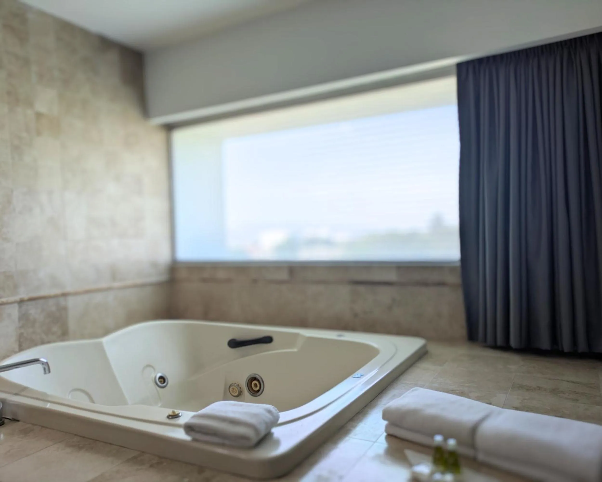 Hot Tub in We Hotel Aeropuerto