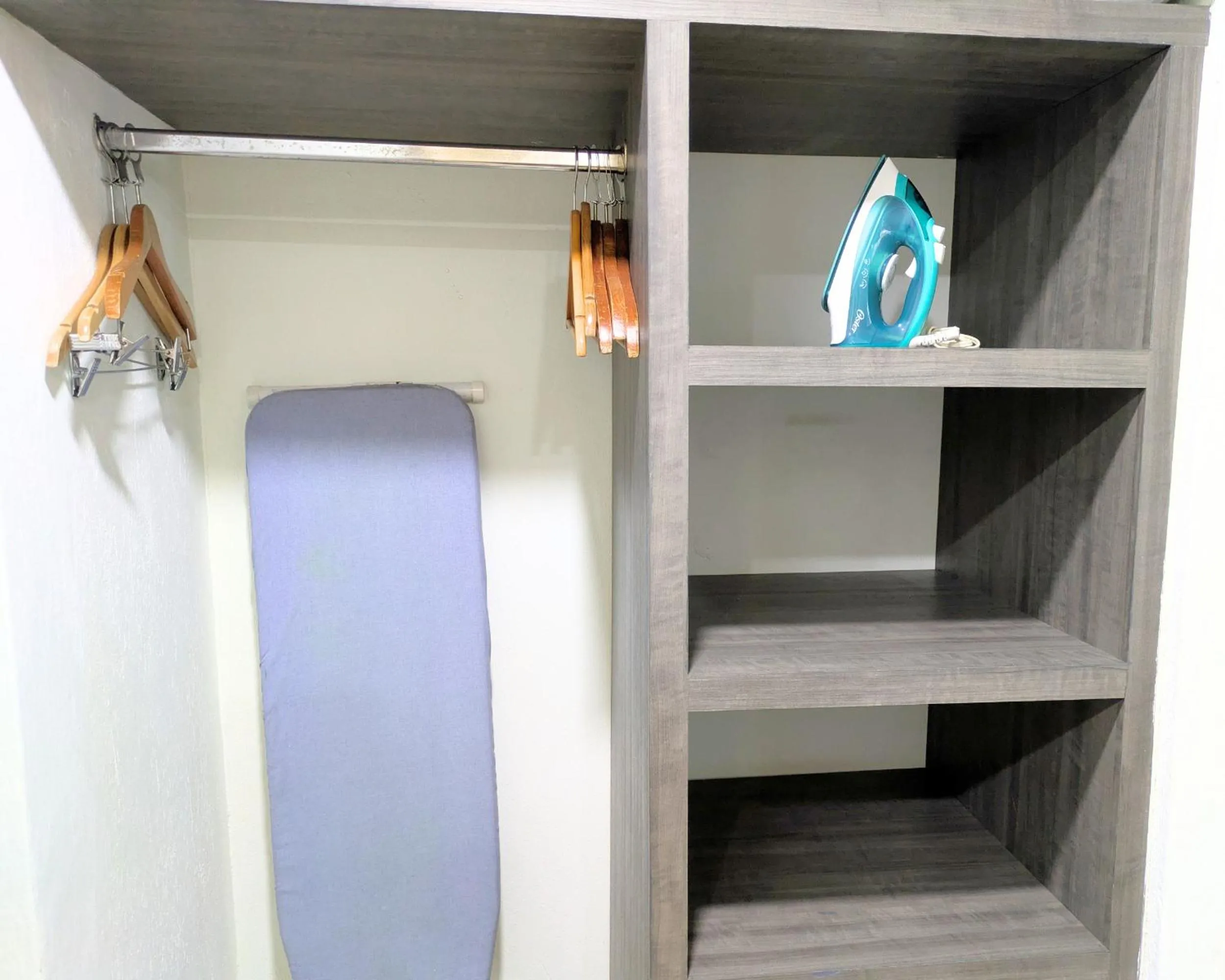 trouser press in We Hotel Aeropuerto