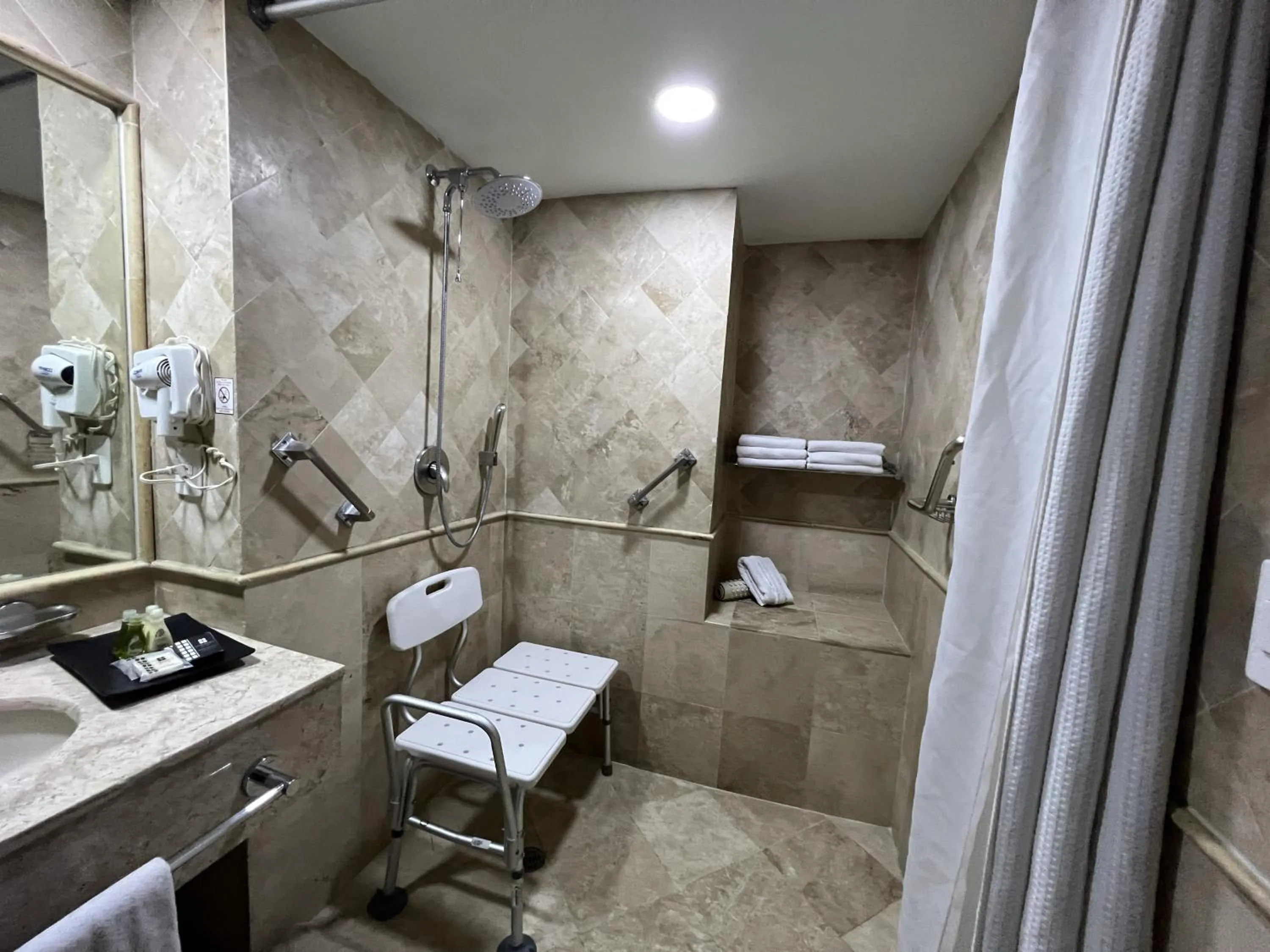 Toilet in We Hotel Aeropuerto