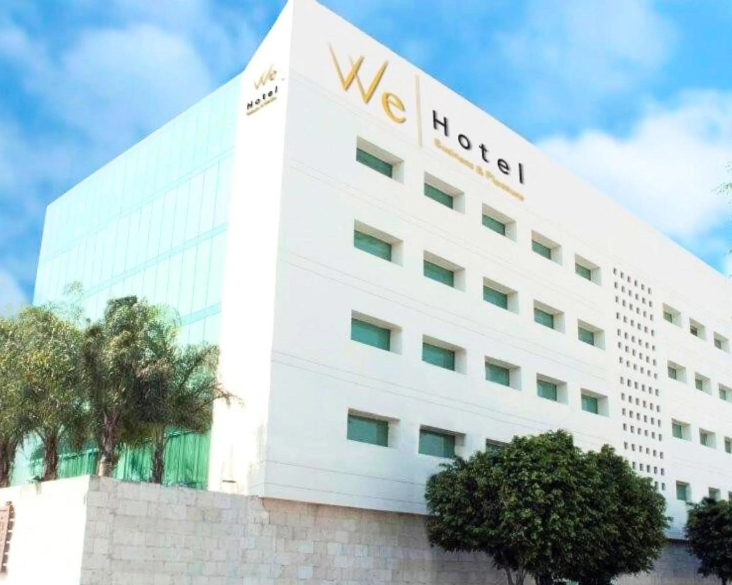 Facade/entrance in We Hotel Aeropuerto