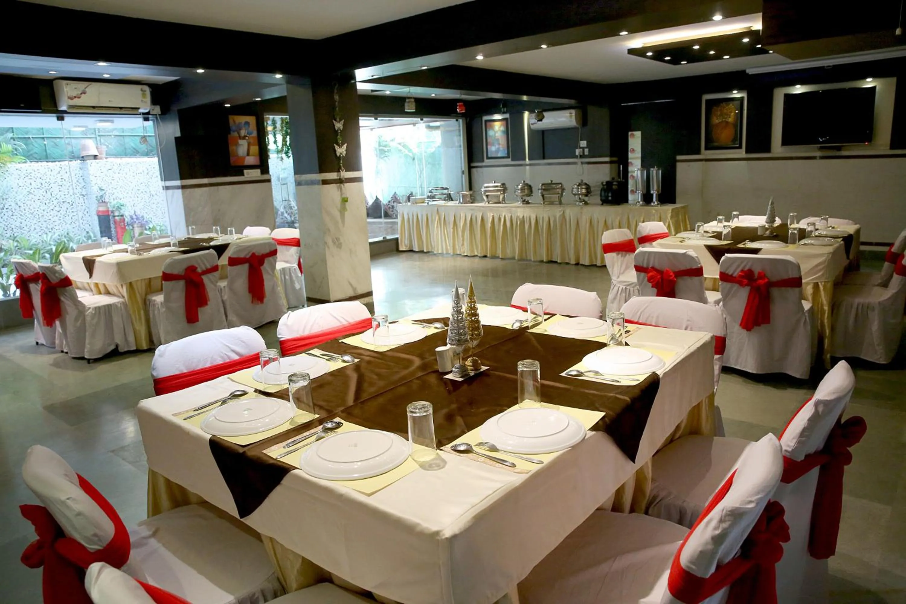 Restaurant/places to eat in Tatvam Residency