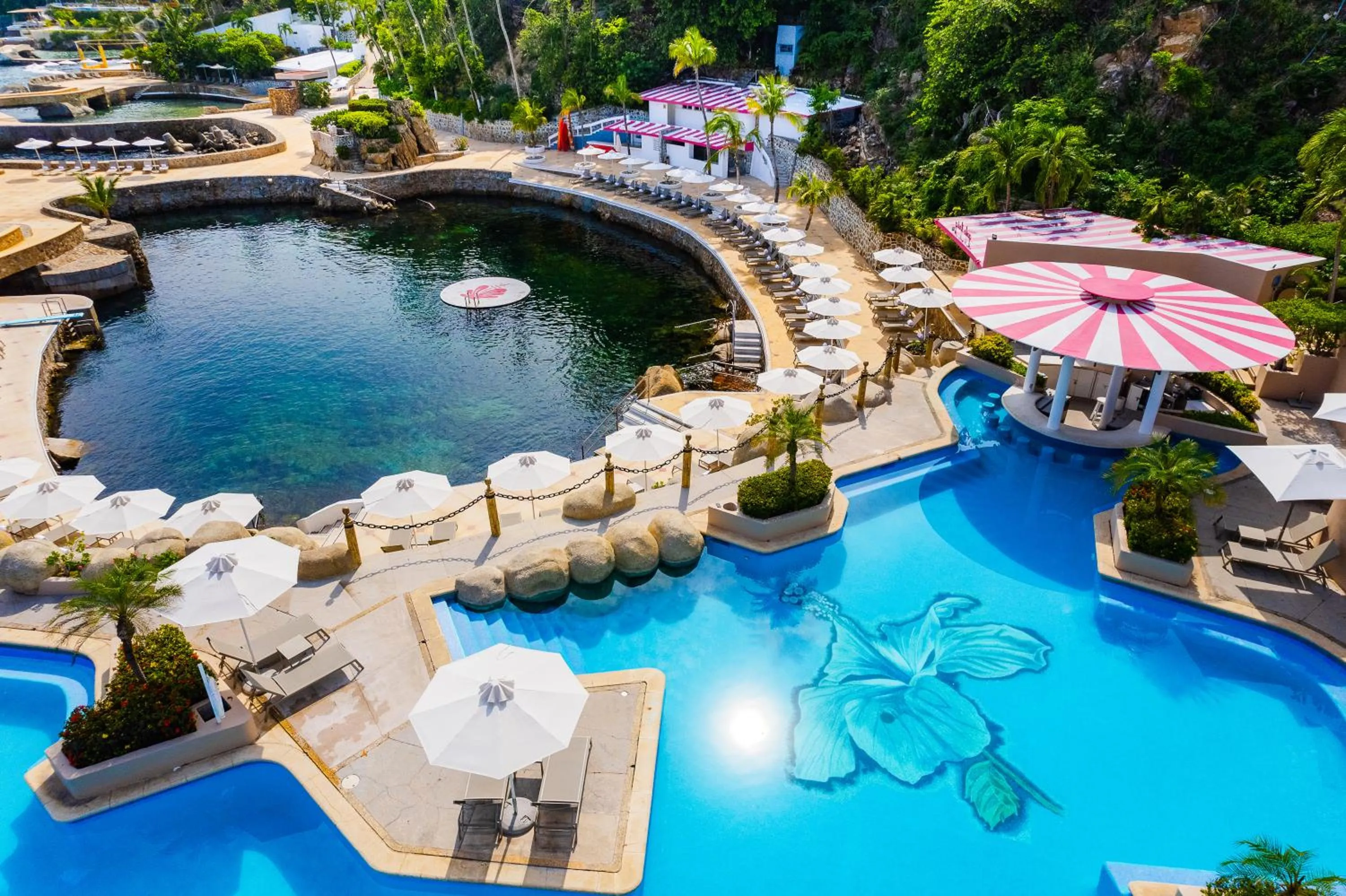 Swimming pool in Las Brisas Acapulco