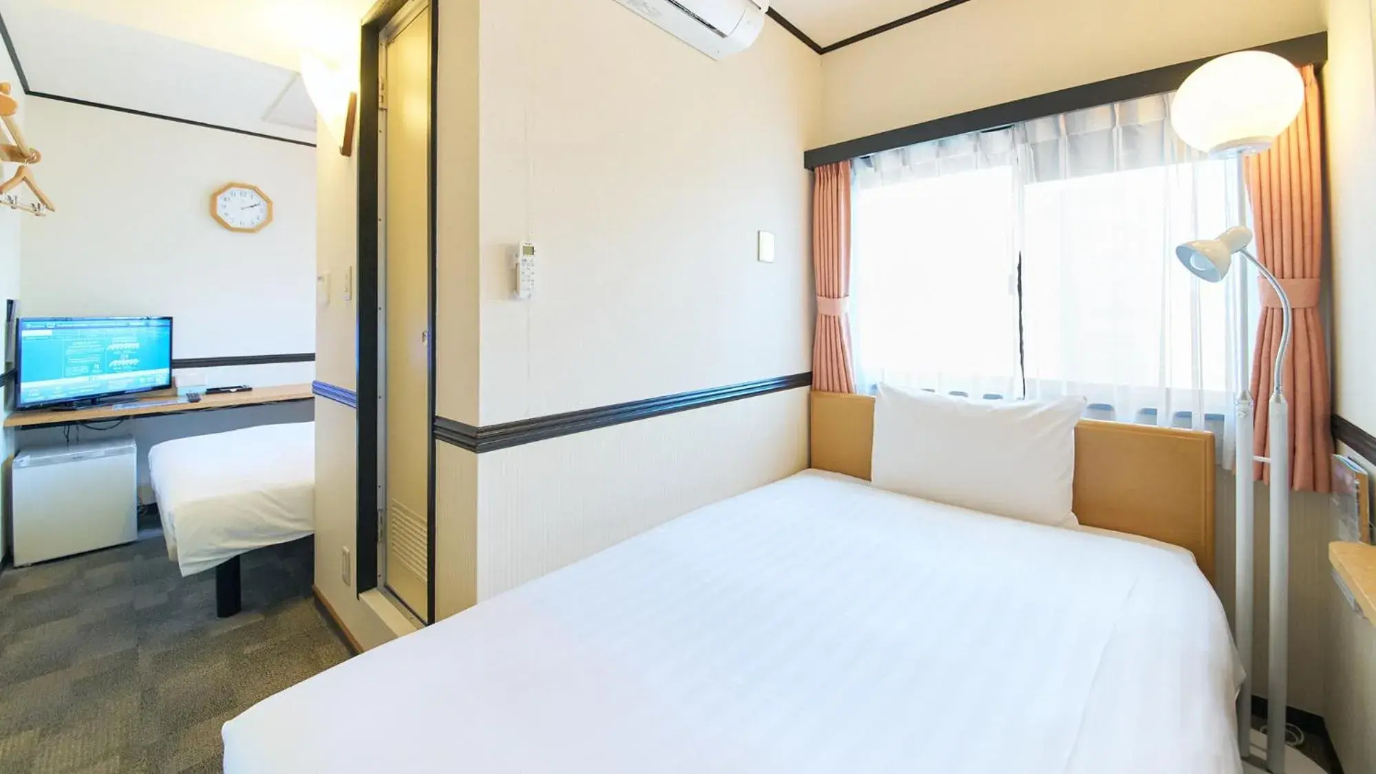 Bedroom, Bed in Toyoko Inn Nagoya-eki Sakuradori-guchi Honkan Bedroom, Bed in Toyoko Inn Nagoya-eki Sakuradori-guchi Honkan