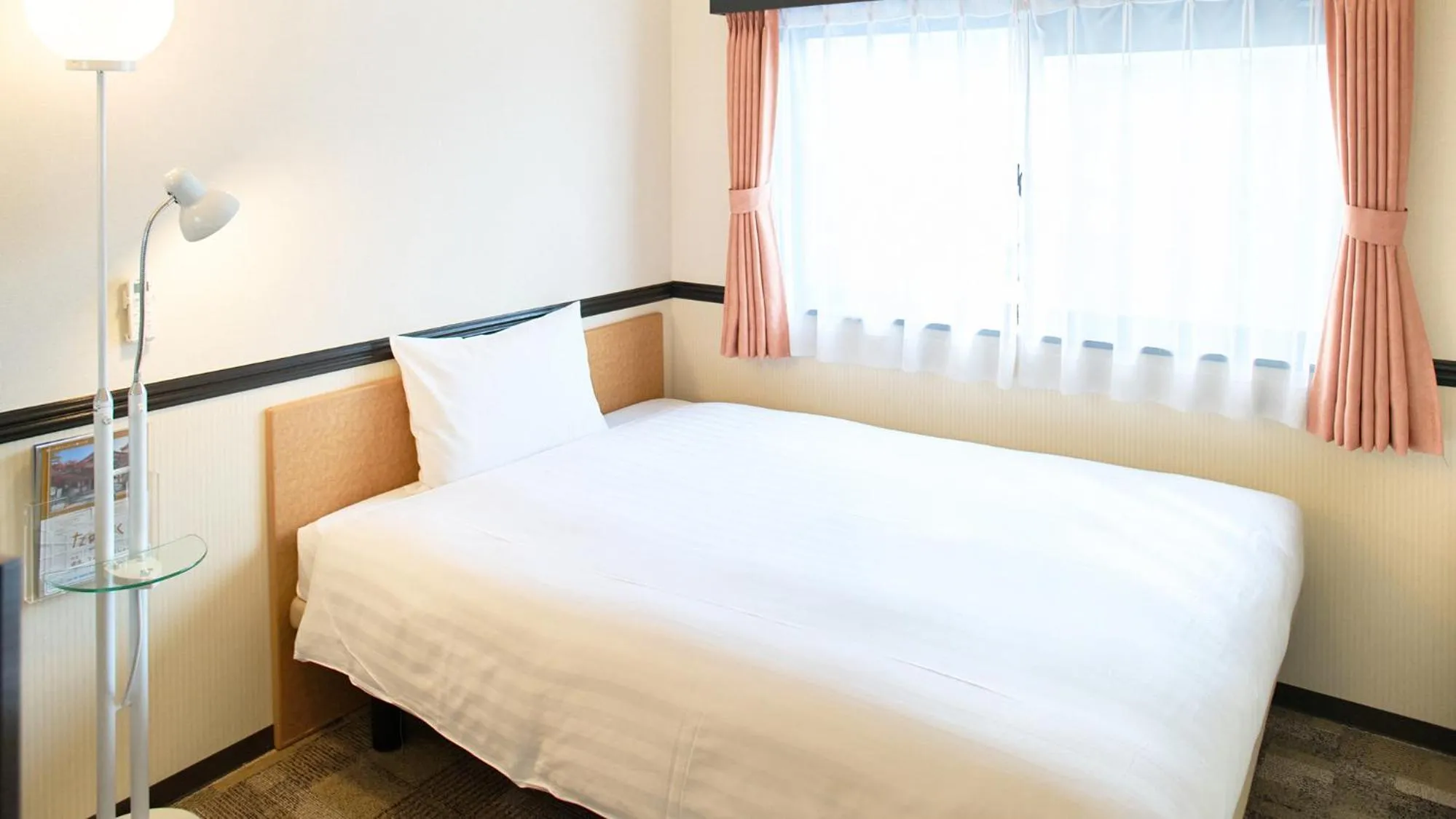 Bedroom, Bed in Toyoko Inn Nagoya-eki Sakuradori-guchi Honkan