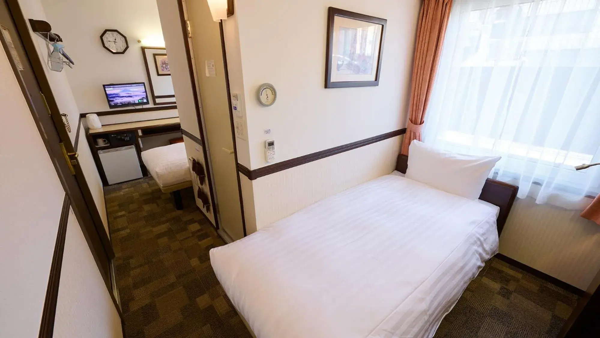 Standard Twin Room with a Shower & Bath Room between Beds - single occupancy - Non-Smoking in Toyoko Inn Tokyo Akigawa-eki Kita-guchi Standard Twin Room with a Shower & Bath Room between Beds - single occupancy - Non-Smoking in Toyoko Inn Tokyo Akigawa-eki Kita-guchi