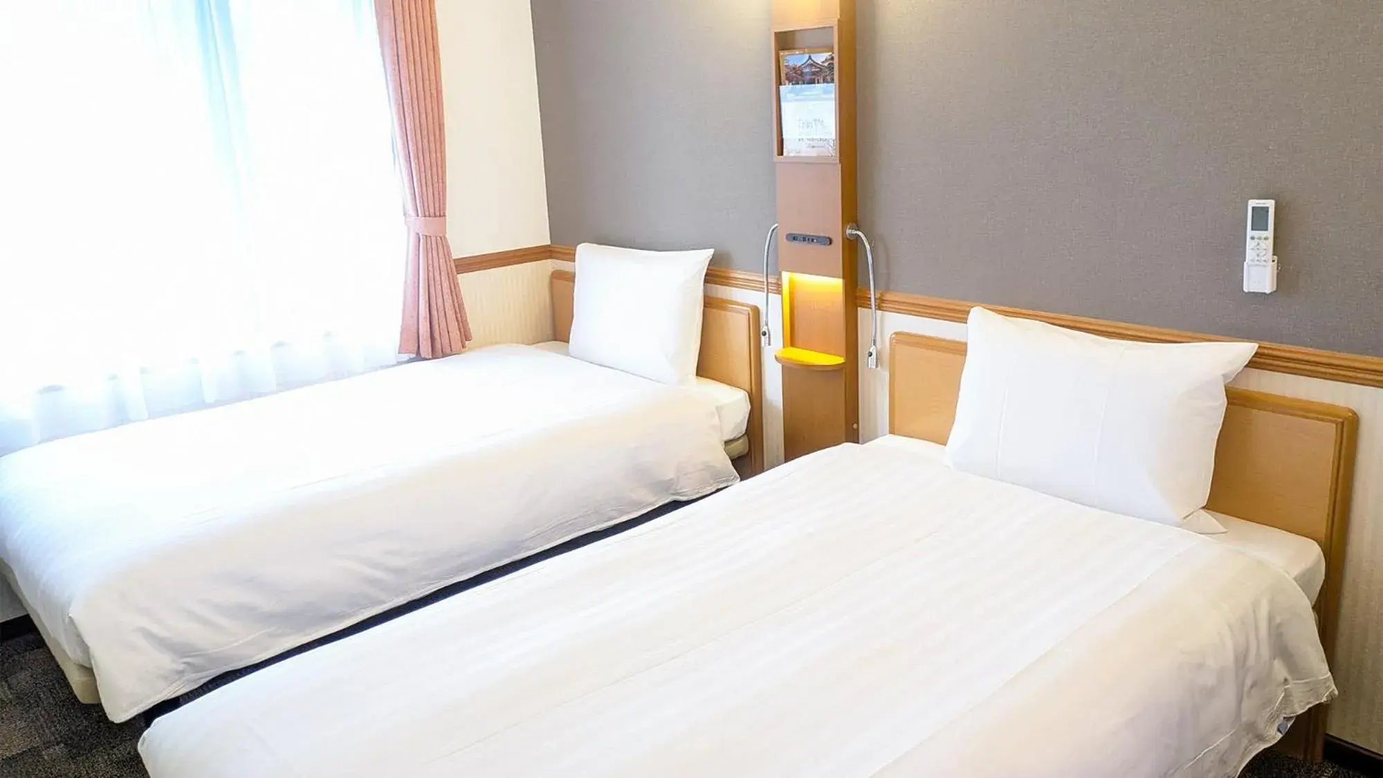 Bedroom, Bed in Toyoko Inn Tottori-eki Minami-guchi Bedroom, Bed in Toyoko Inn Tottori-eki Minami-guchi