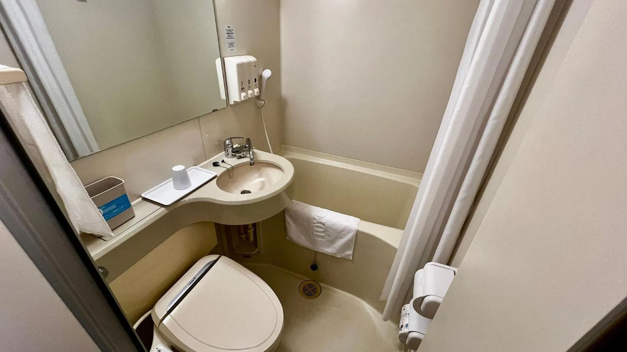 Bathroom in Toyoko Inn Shin-yokohama Ekimae Honkan