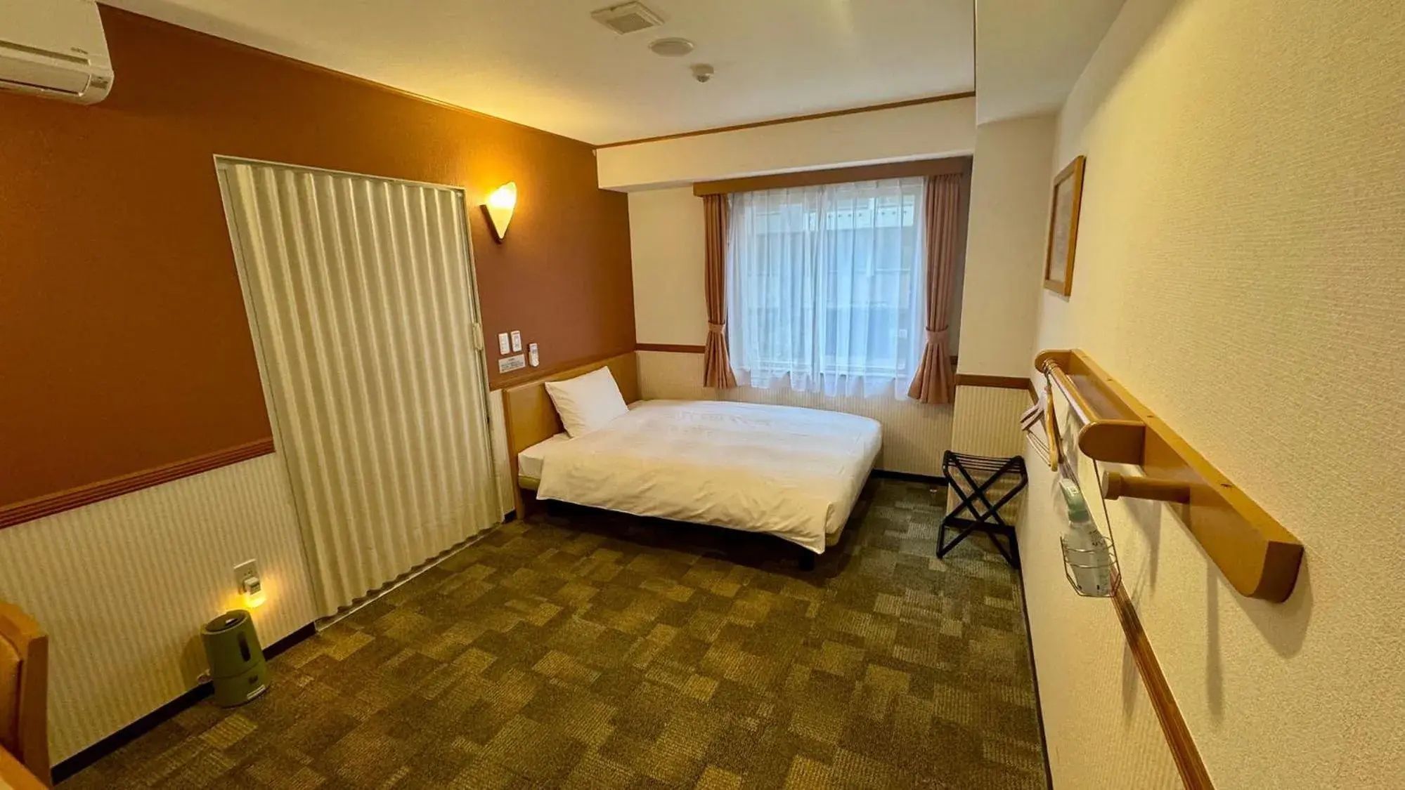 Bedroom, Bed in Toyoko Inn Shin-yokohama Ekimae Honkan Bedroom, Bed in Toyoko Inn Shin-yokohama Ekimae Honkan