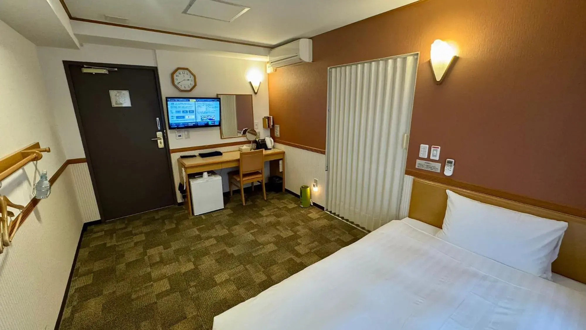 Bedroom, Bed in Toyoko Inn Shin-yokohama Ekimae Honkan Bedroom, Bed in Toyoko Inn Shin-yokohama Ekimae Honkan