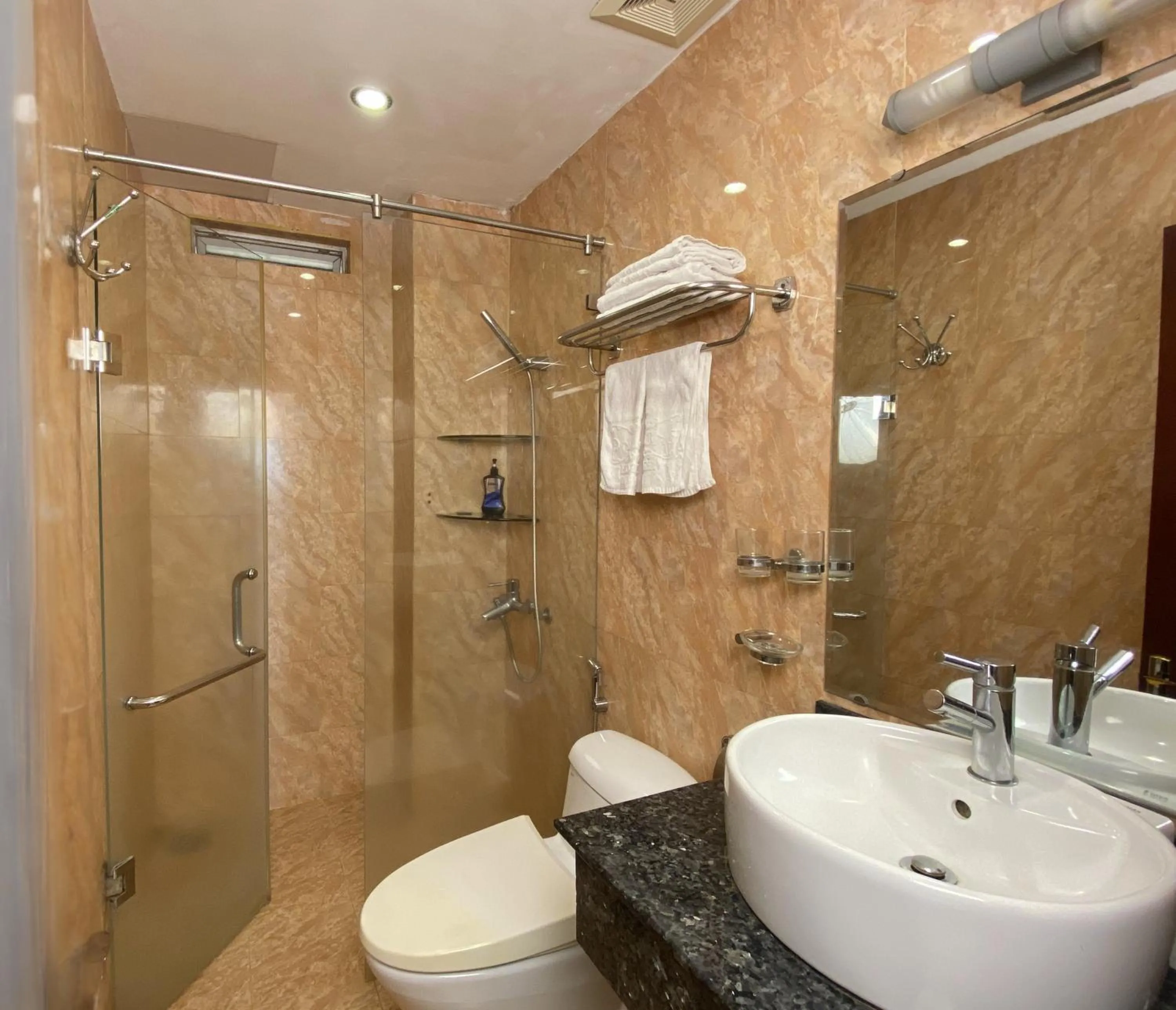 Shower in Dai Long Hotel