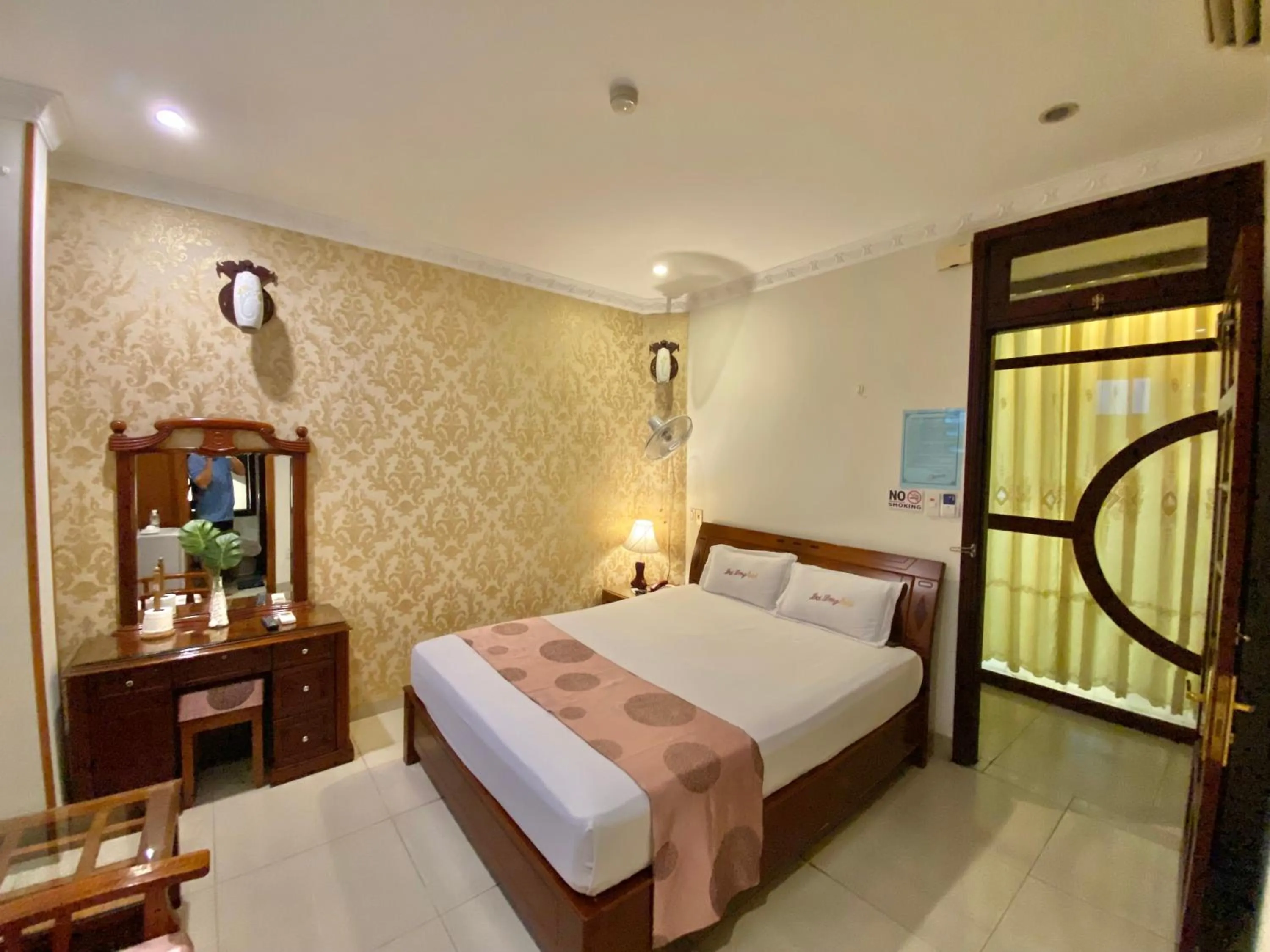 Photo of the whole room, Bed in Dai Long Hotel