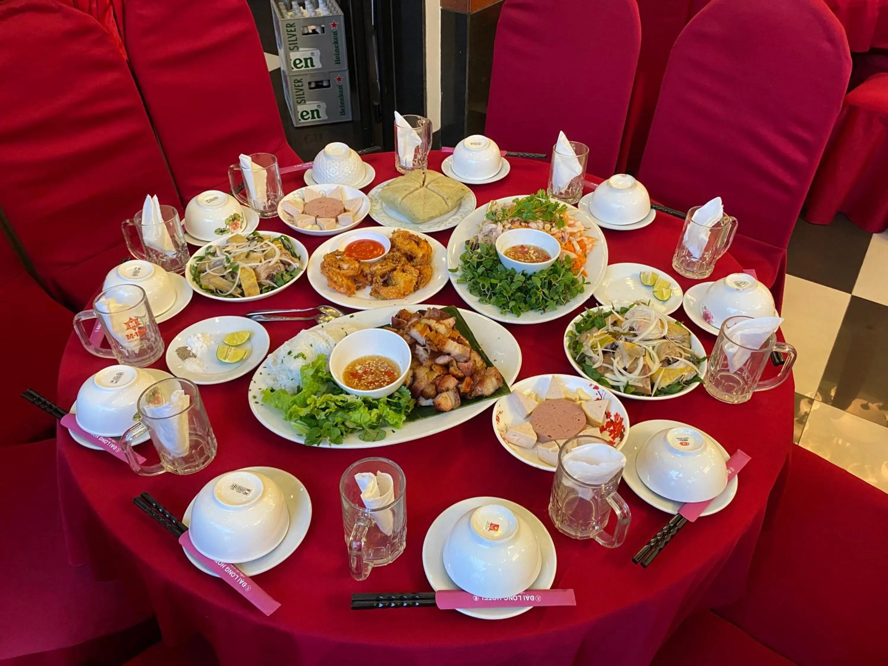 Restaurant/places to eat in Dai Long Hotel