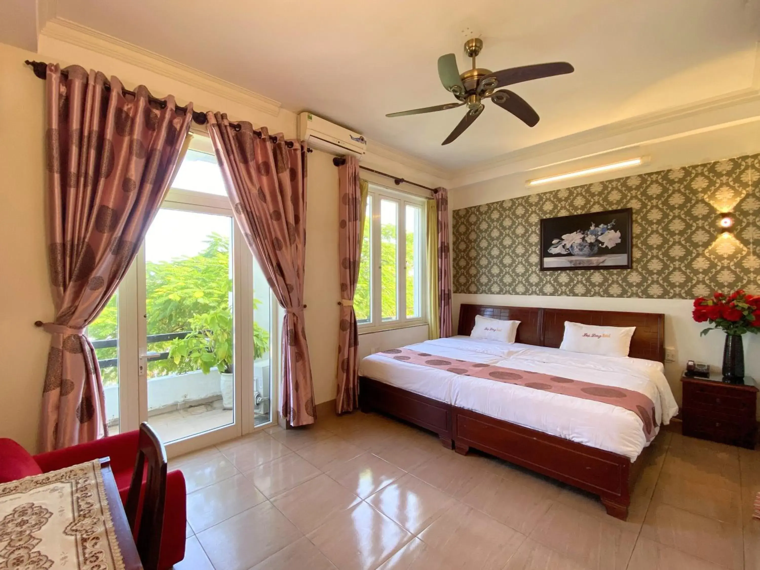 Photo of the whole room, Bed in Dai Long Hotel Photo of the whole room, Bed in Dai Long Hotel