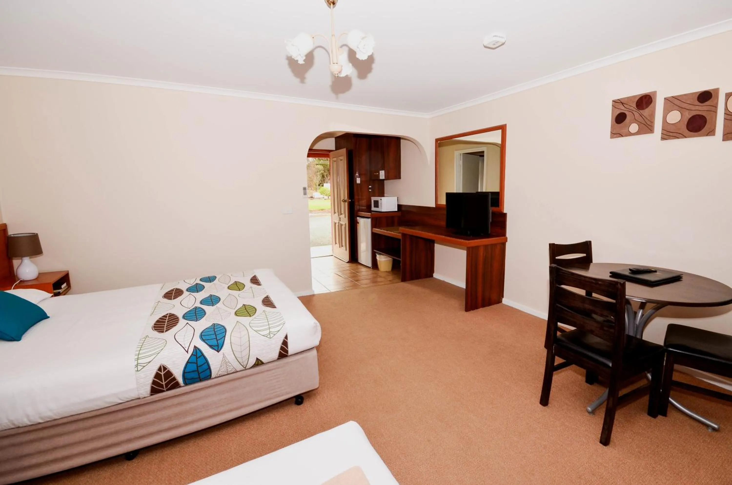 Photo of the whole room, Bed in River Country Inn