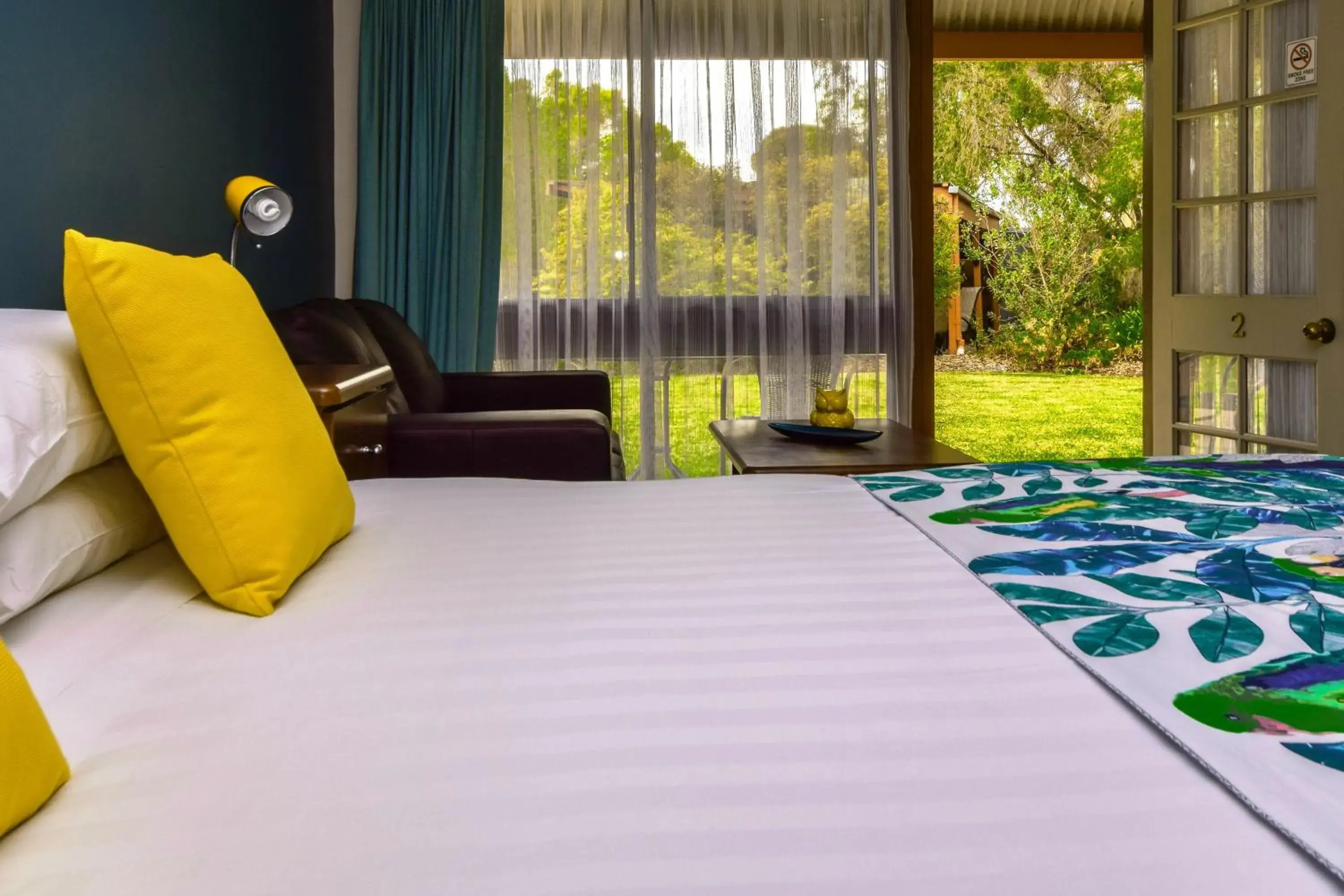 Garden view, Bed in River Country Inn Garden view, Bed in River Country Inn