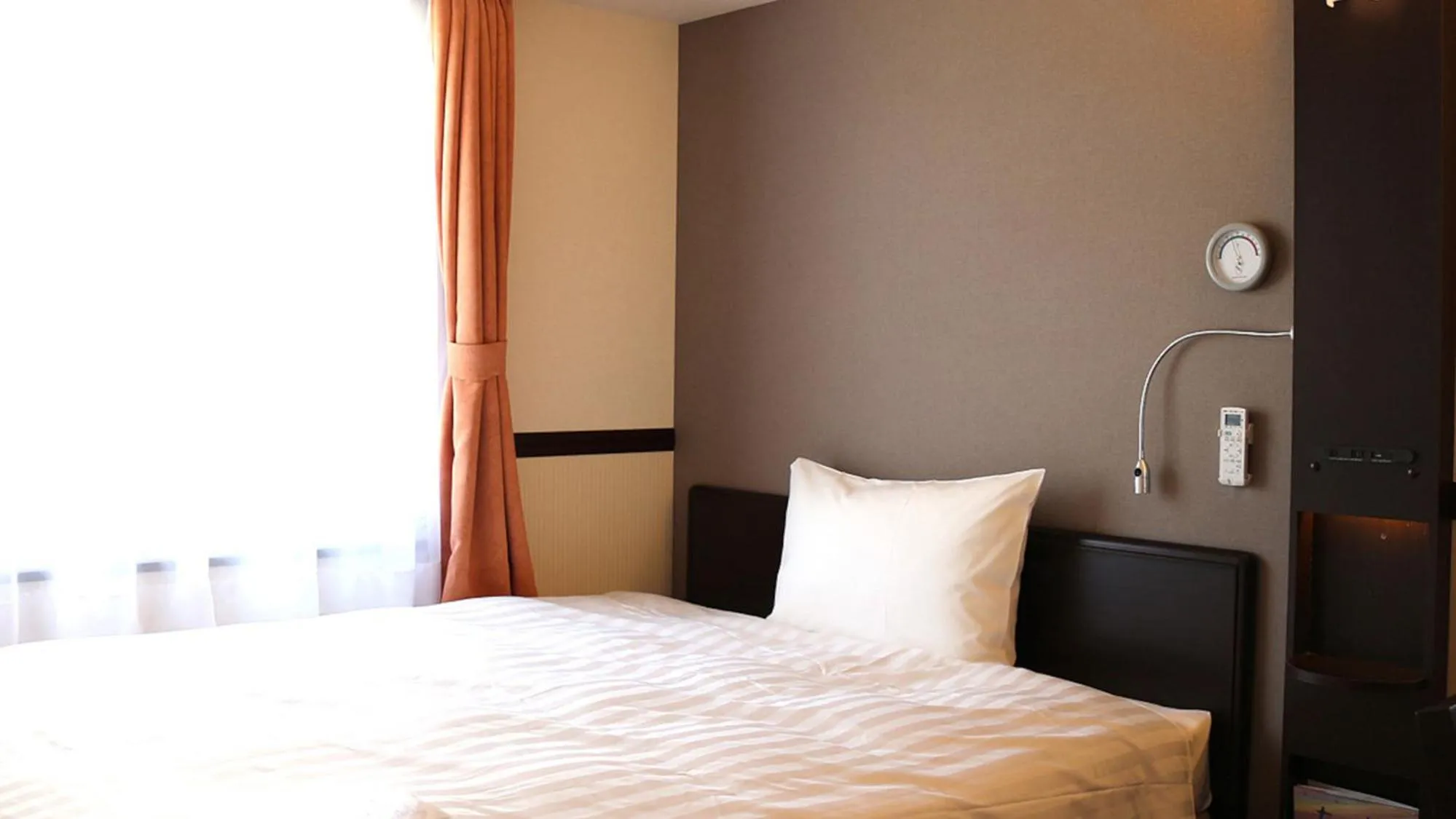 Bedroom, Bed in Toyoko Inn Tokyo Otsuka-eki Kita-guchi No 1