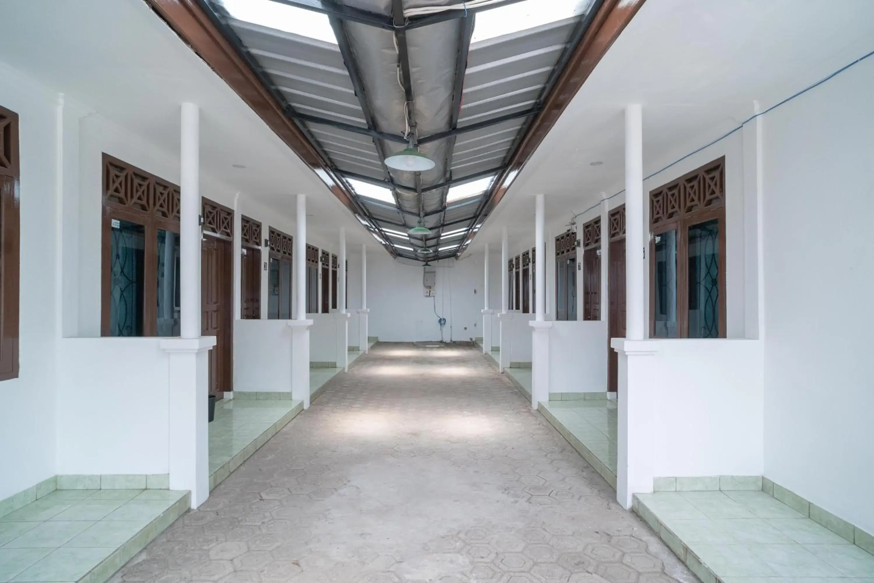 Facade/entrance in RedDoorz near Bundaran Ciceri Facade/entrance in RedDoorz near Bundaran Ciceri