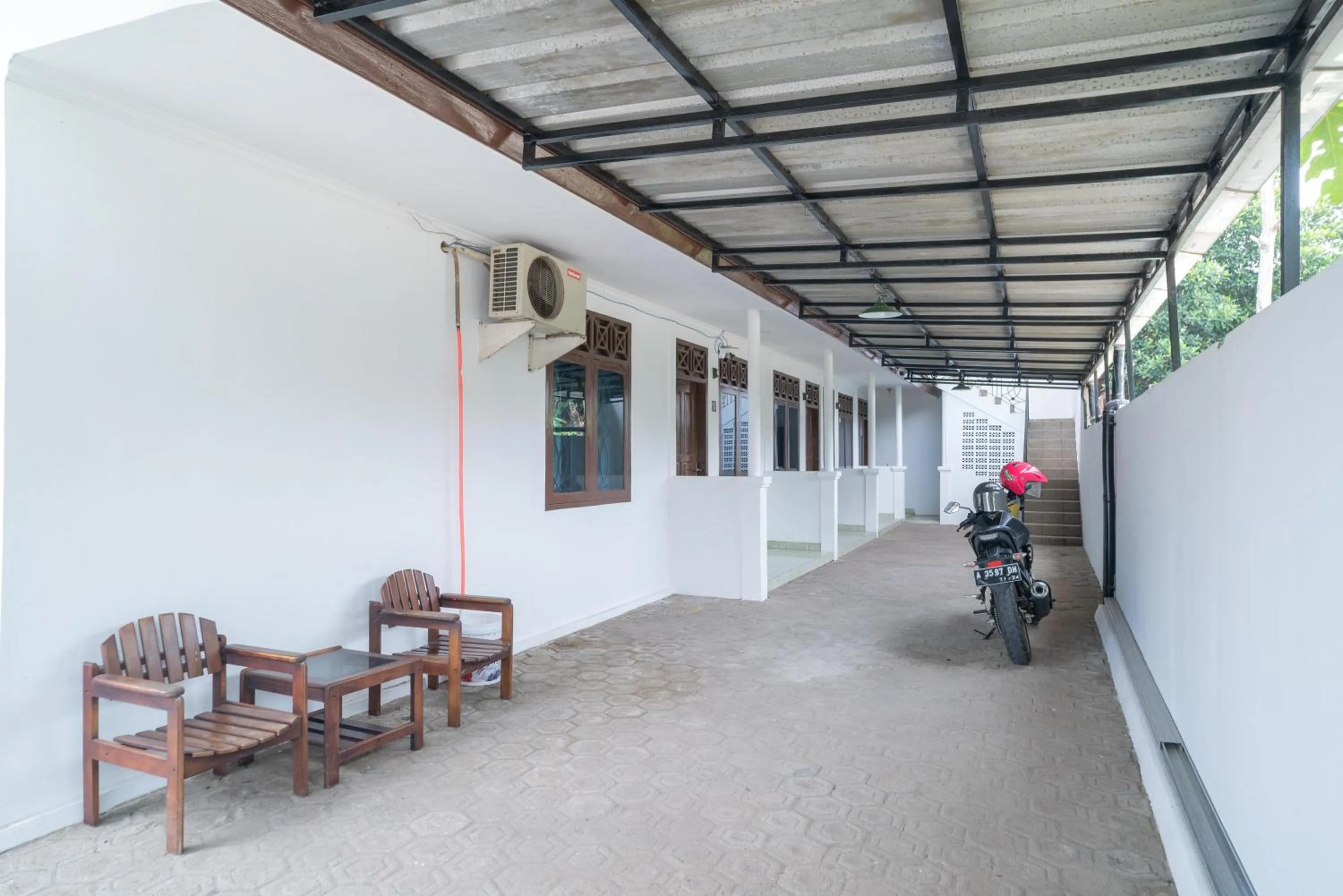 Parking in RedDoorz near Bundaran Ciceri