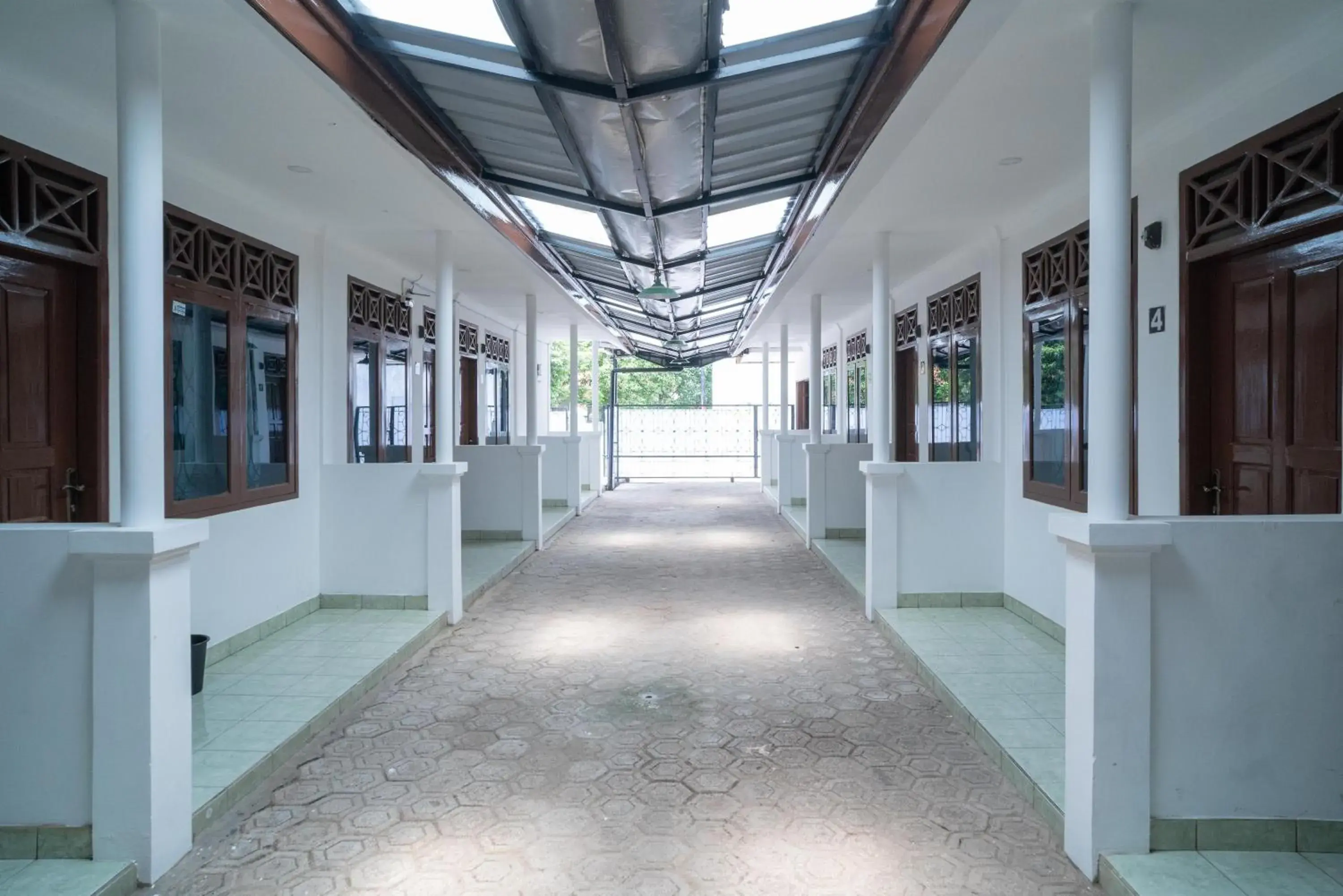 Facade/entrance in RedDoorz near Bundaran Ciceri Facade/entrance in RedDoorz near Bundaran Ciceri