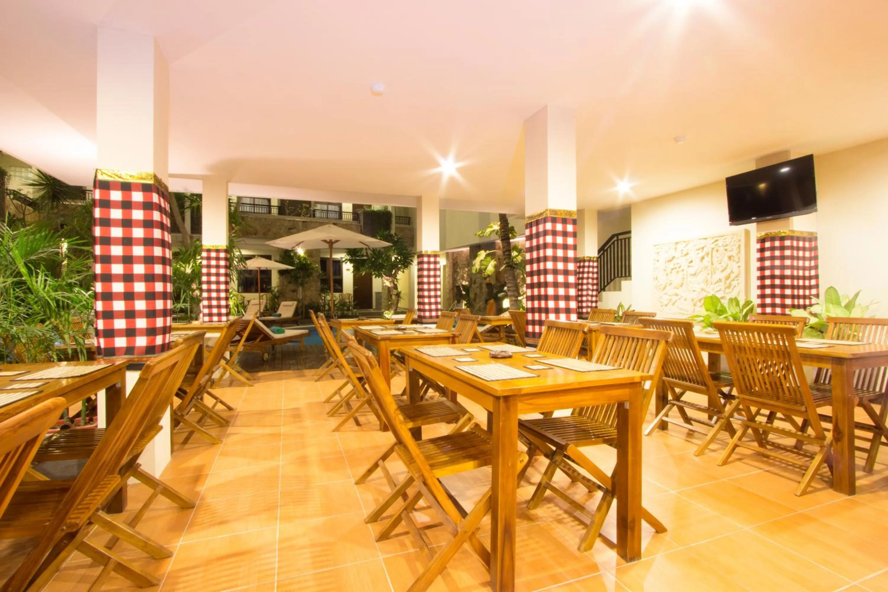 Restaurant/places to eat in Manggar Indonesia Hotel