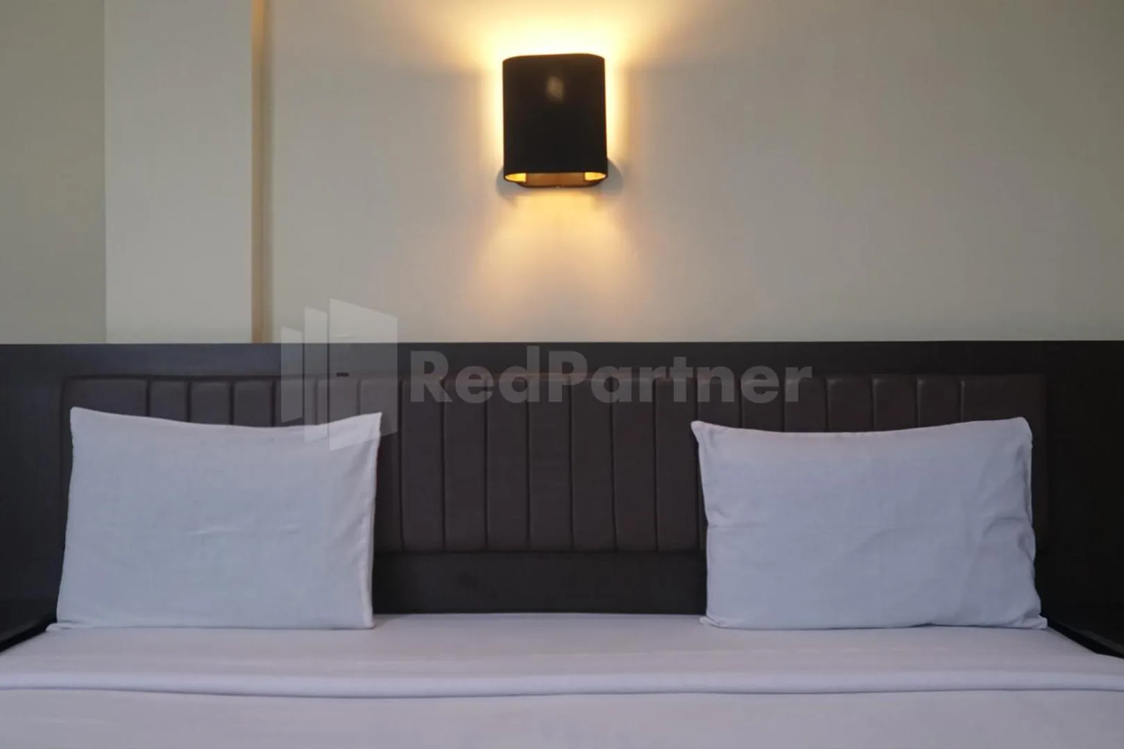 Bedroom in Carolina Transit Medan Mitra RedDoorz