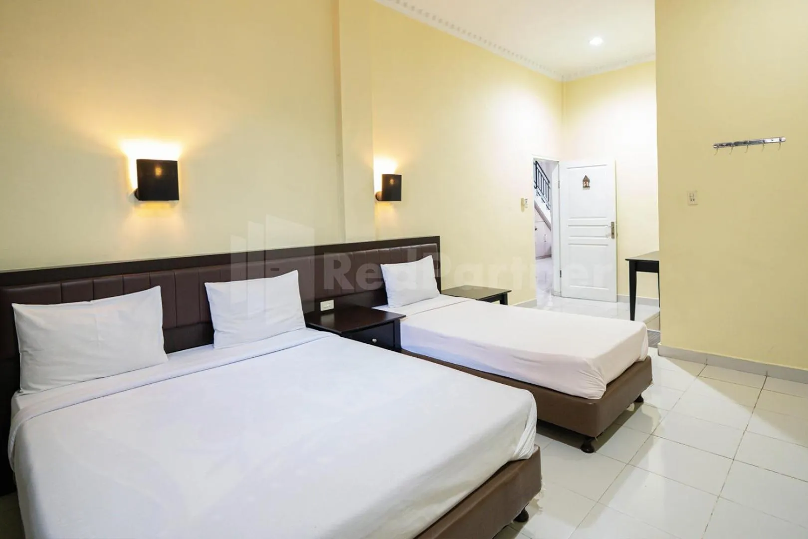 Bedroom in Carolina Transit Medan Mitra RedDoorz