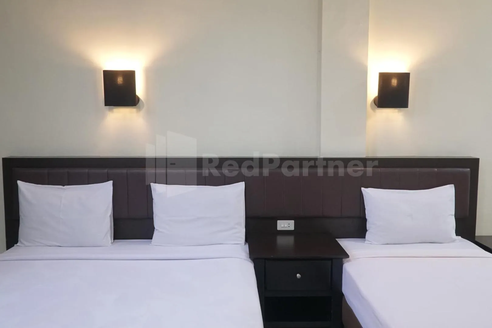 Bedroom in Carolina Transit Medan Mitra RedDoorz