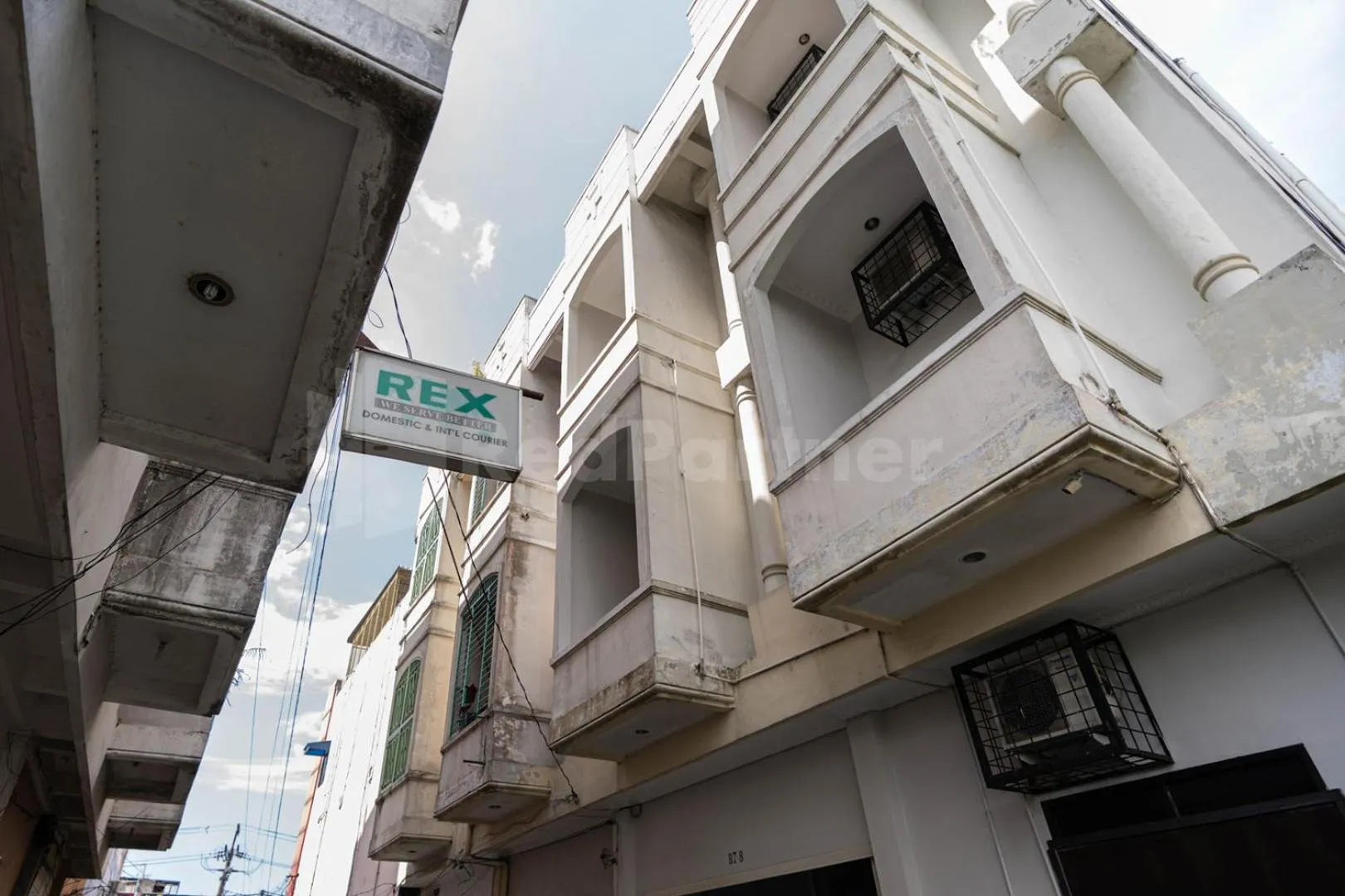 Property building in Carolina Transit Medan Mitra RedDoorz