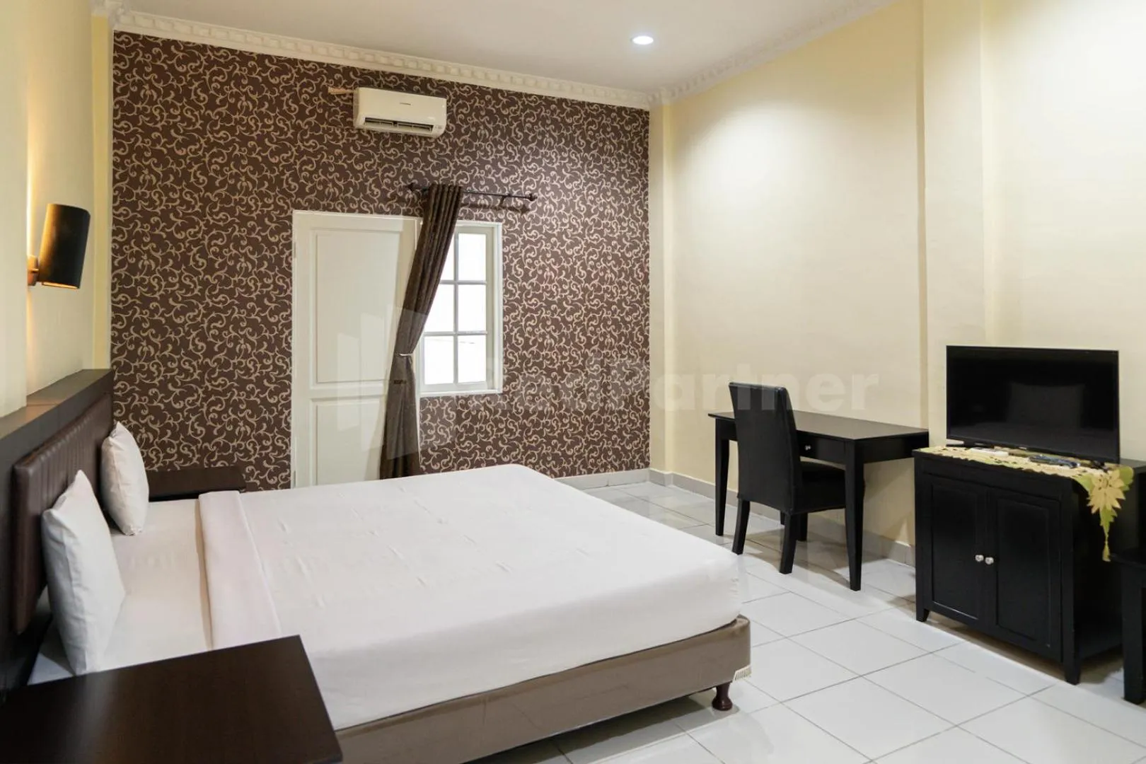 Bedroom in Carolina Transit Medan Mitra RedDoorz