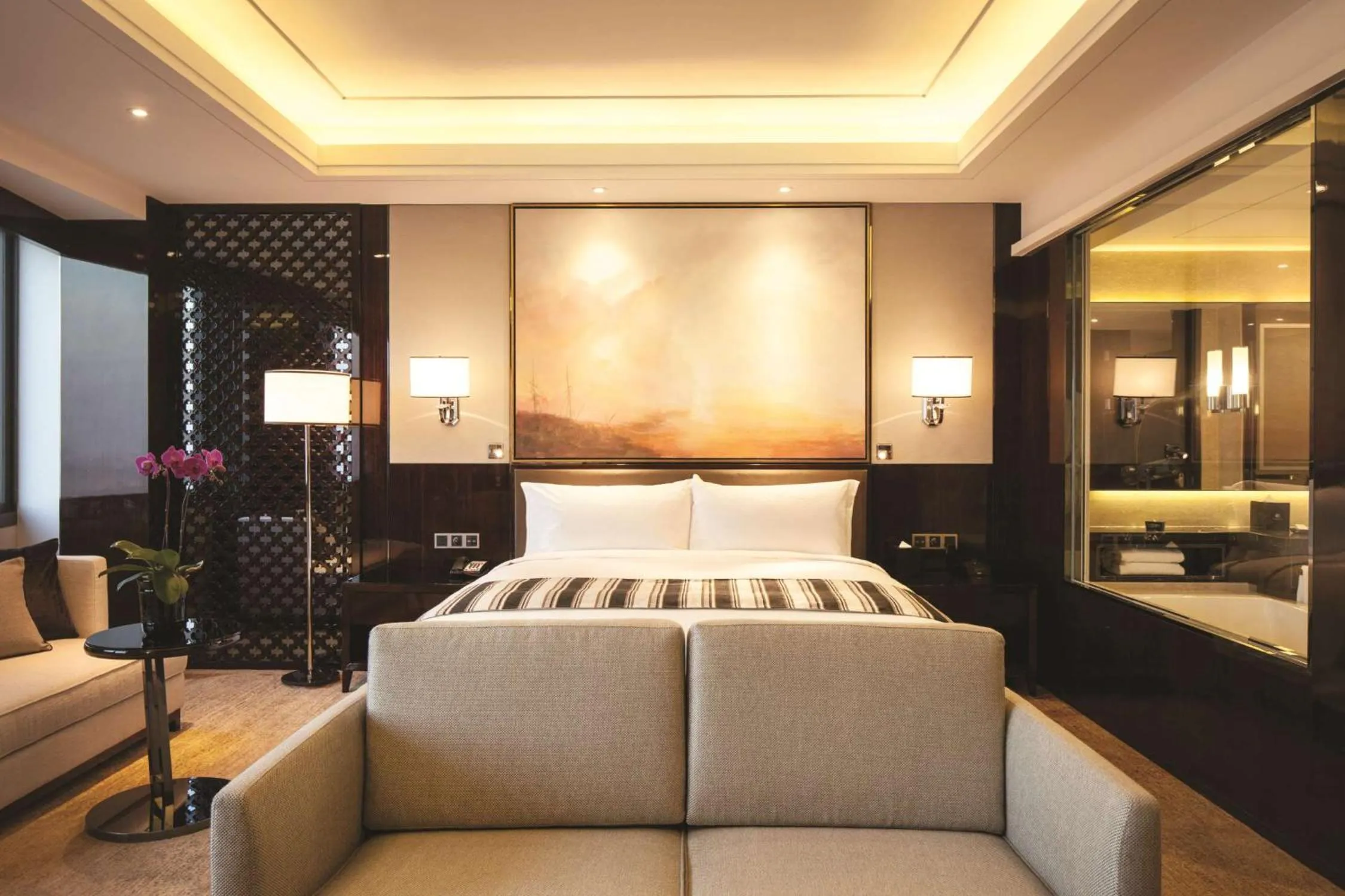 Bed in DoubleTree By Hilton Anhui