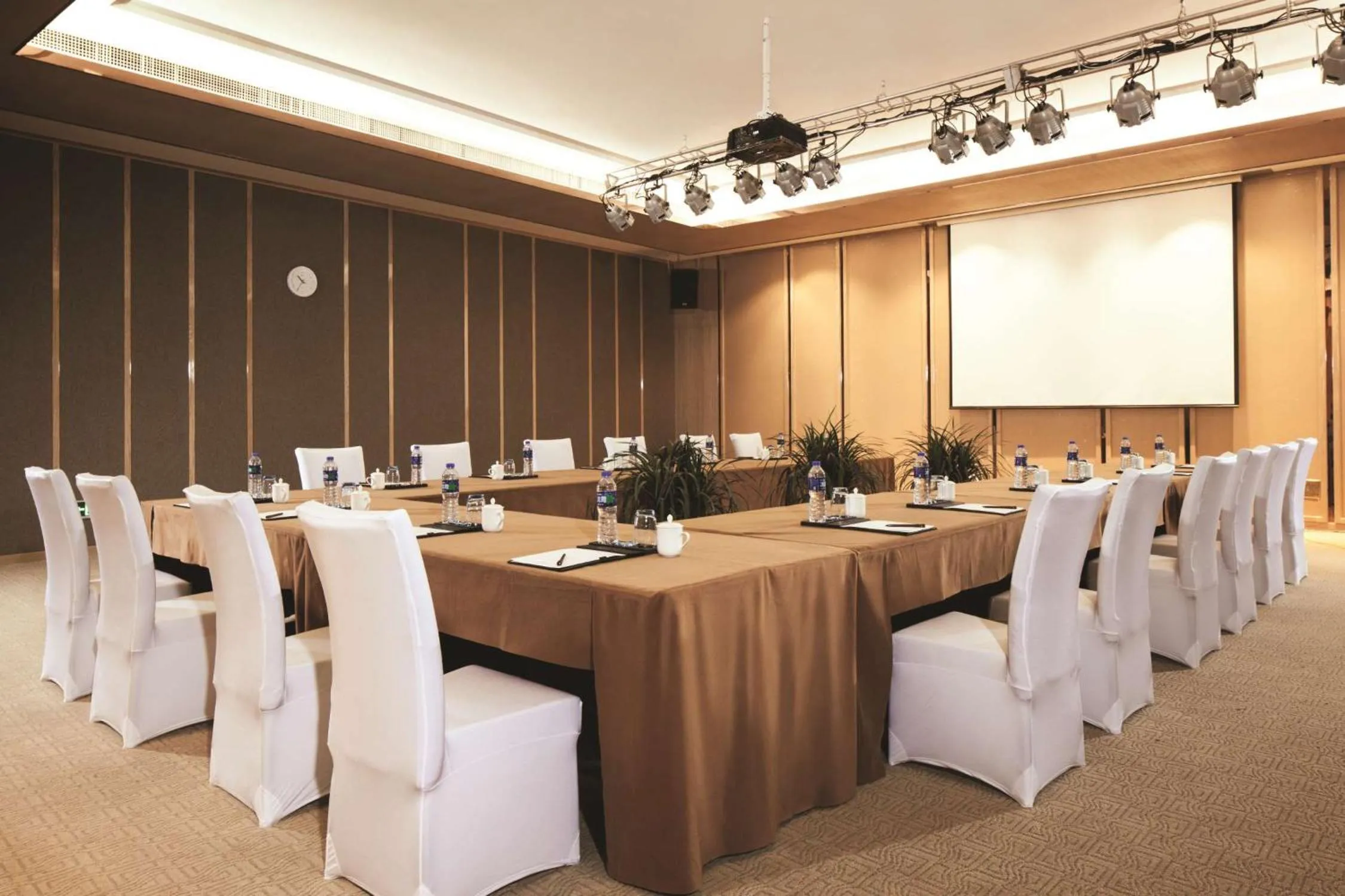 Meeting/conference room in DoubleTree By Hilton Anhui